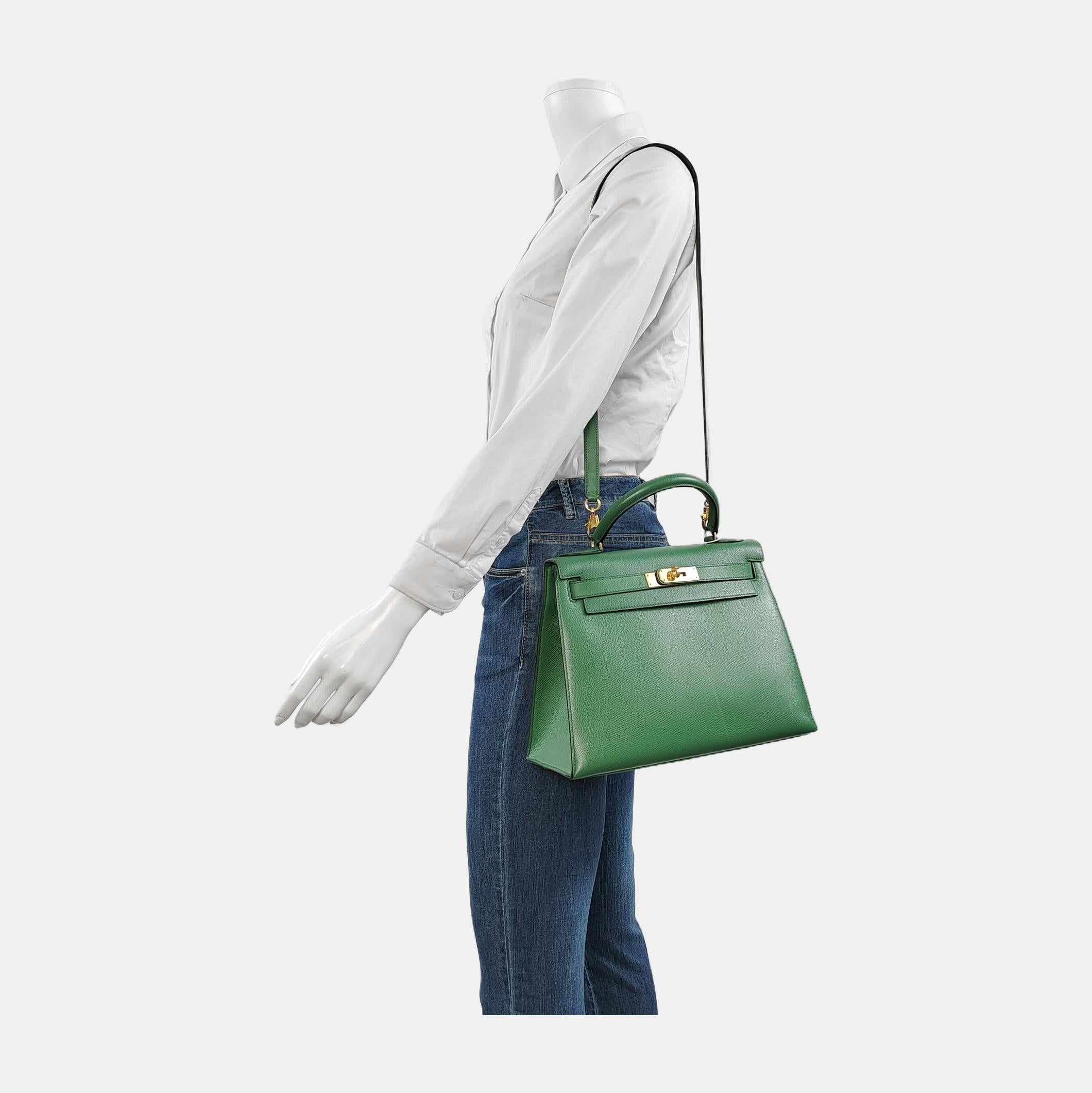 Condition: VERY Good condition.

Overall signs of use. Scratches on leather and hardware. Light stains on the inside. Rubbing around the corners. The color was professionally touched up. 

DETAILS

Brand: Hermes
Kelly 32

Stamp: Box Q
Year of