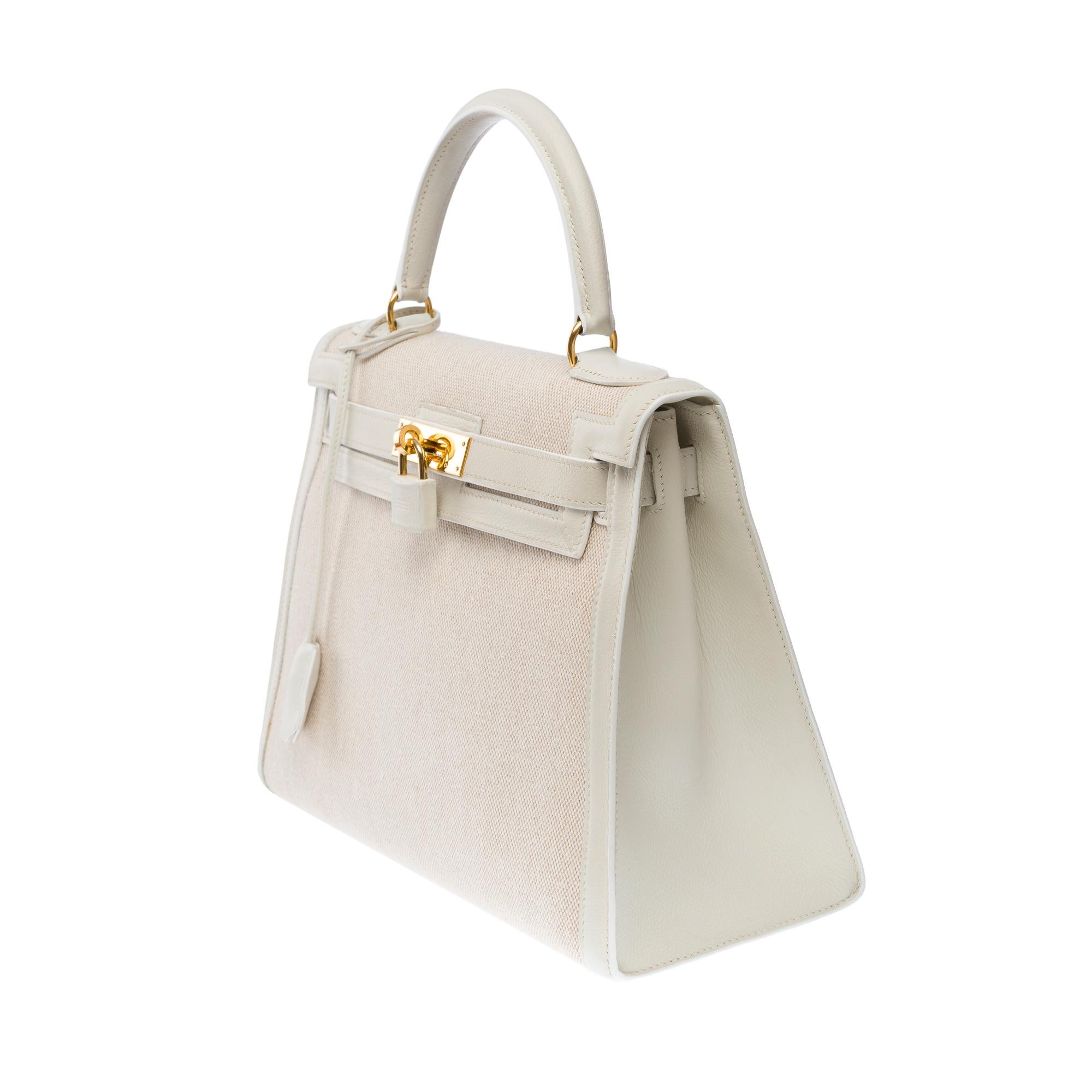 Hermès Kelly 28 sellier Handtaschenband aus weißem Canvas und beigem Leder, GHW (Beige) im Angebot