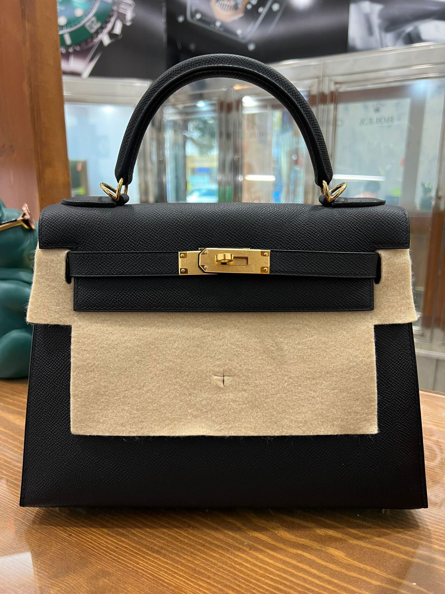 Hermes Kelly 28 Sellier Noir Black Epsom Gold Hardware 

New Never used. Rest of Boutique Stock.

Measurements : 22cm High x 28cm Wide x 10cm Deep

The Kelly bag came to success when it was first paparazzied on the bumpy belly of Princess Grace