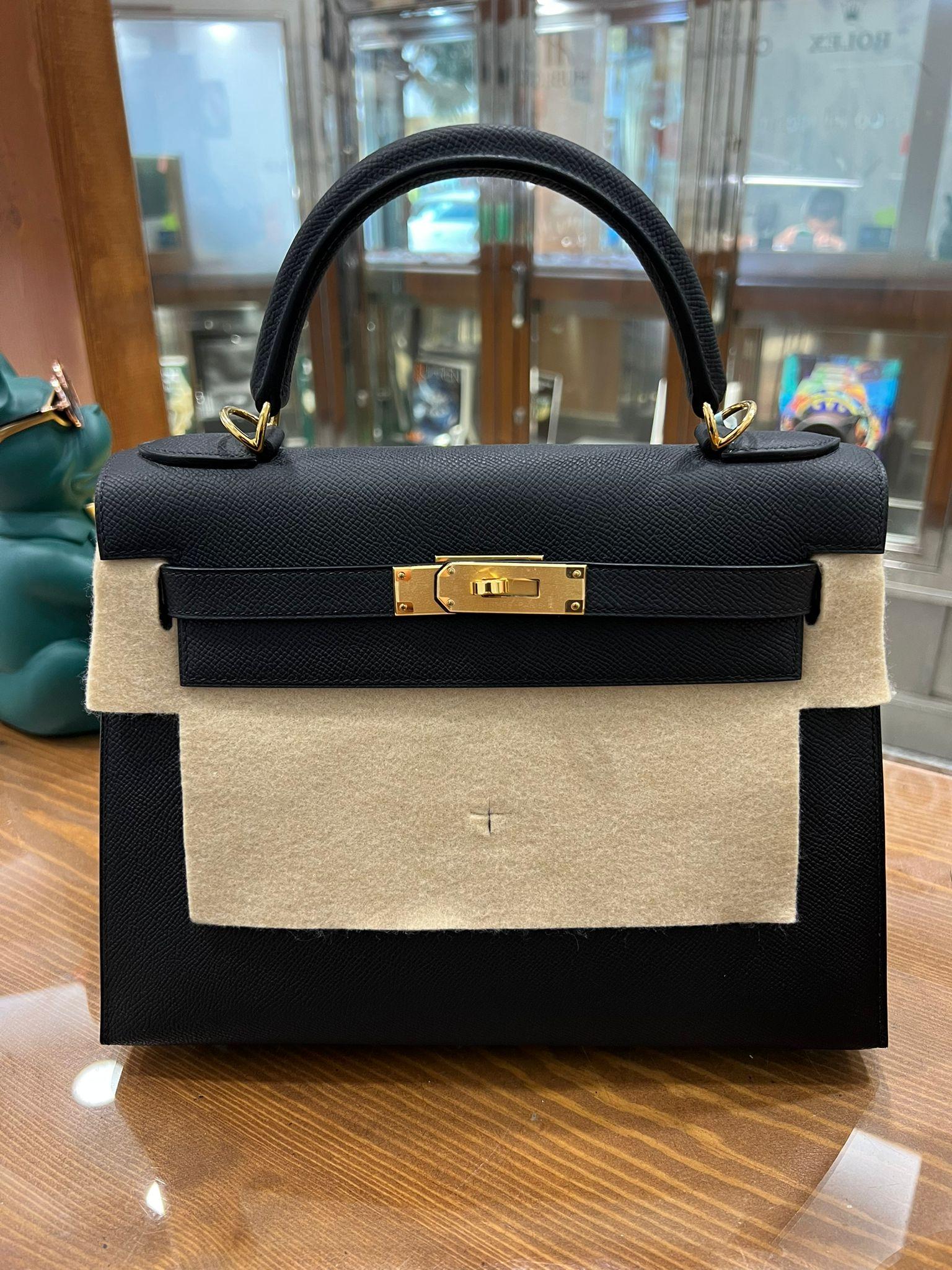 Hermes Kelly 28 Sellier Noir Noir Epsom Gold Hardware  en vente 1