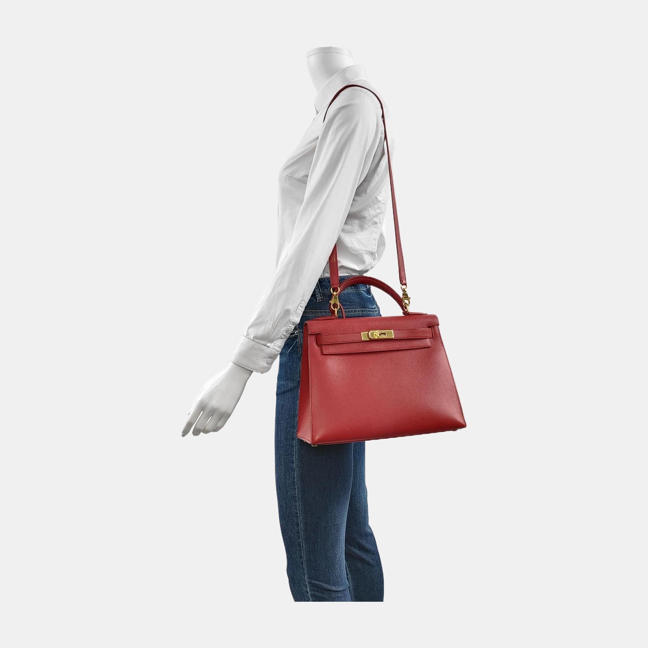 Condition: very good condition

Overall signs of use. Scratches on leather and hardware. Light stains on the inside. Cracks on the resin. Light cracks on the side flap. Color was professionally touched up on the corners, body of the bag, strap and