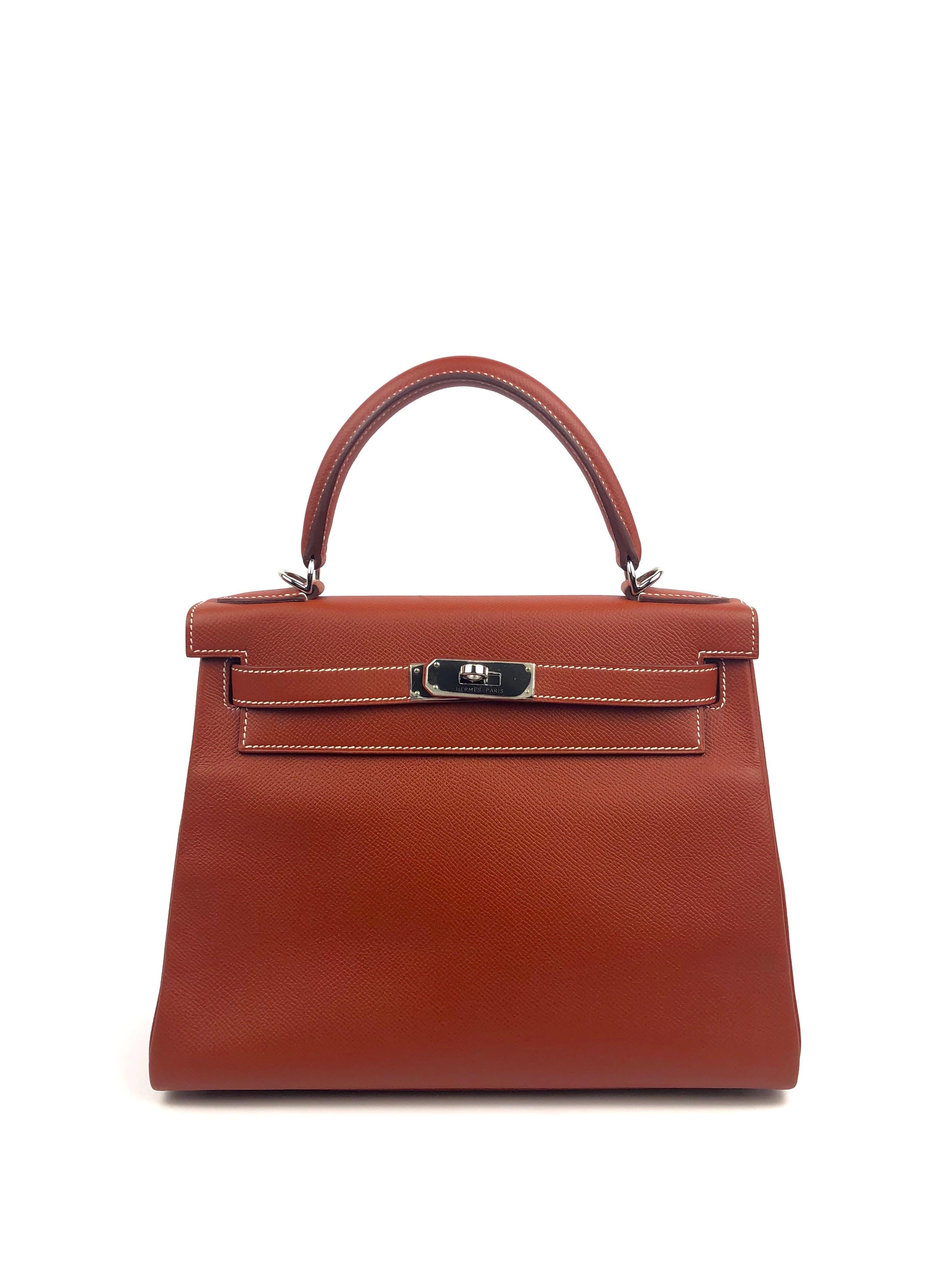 HERMES KELLY 28 TERRE DE SIENNE EPSOM PALLADIUM HARDWARE.

Pristine Excellent Condition, with Plastic on Hardware and feet. Perfect corners and excellent structure. T Stamp 2015.

*Missing Leather Clochette (key holder) does include lock and