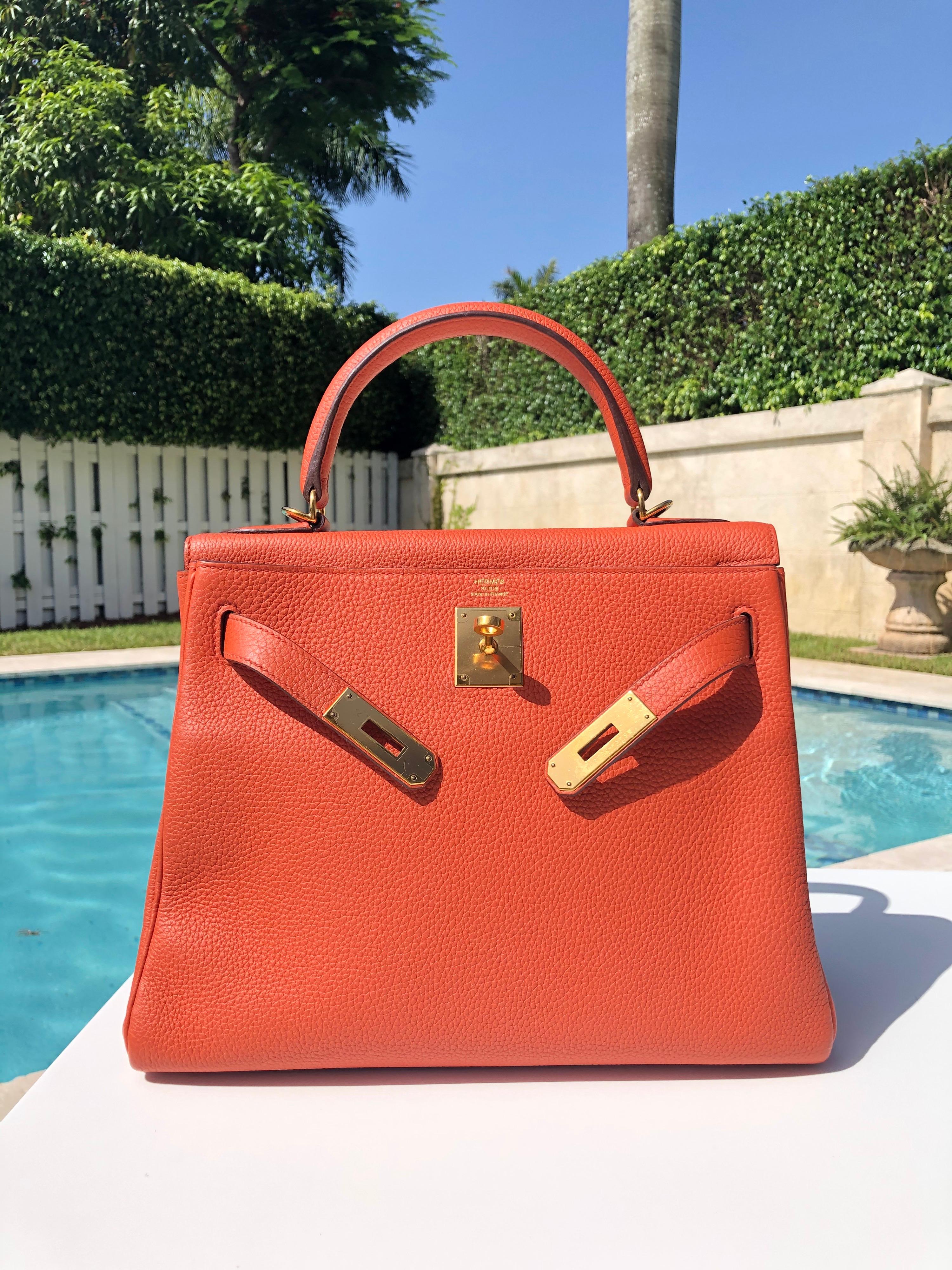 Hermes Kelly 28 Togo Feu Orange Gold Hardware 2016  In Excellent Condition In Miami, FL