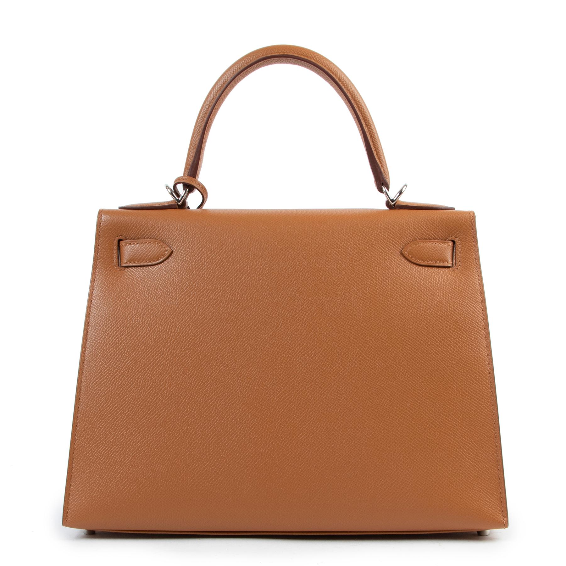 Hermès Kelly 28 Verso Gold Ambre Epsom PHW In New Condition In Antwerp, BE