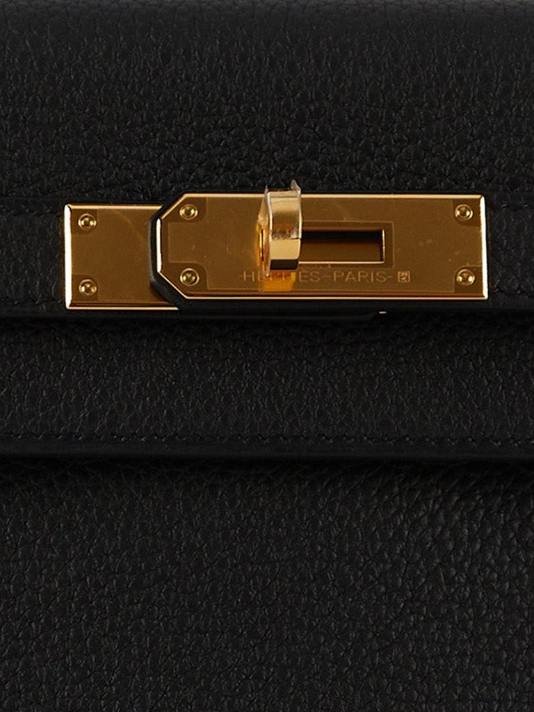 HERMÈS KELLY 28CM BLACK Togo Leather with Gold Hardware For Sale