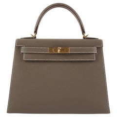 HERMÈS KELLY 28CM ETOUPE Bittersüßes Leder mit Goldbeschlägen