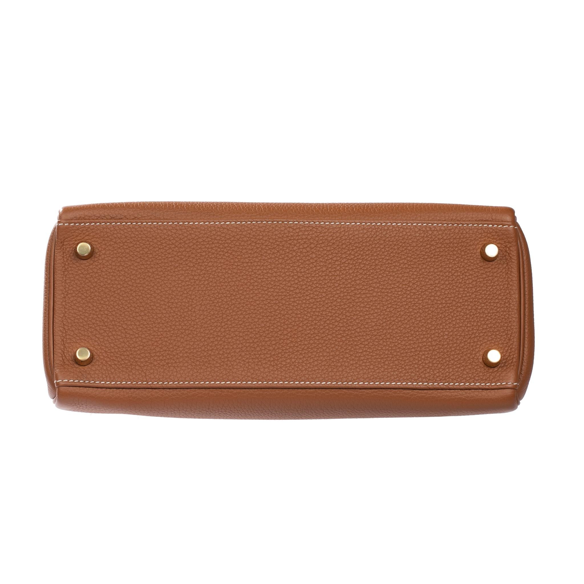 Women's or Men's Hermes Kelly 28cm Gold Togo Leather Gold Hardware For Sale