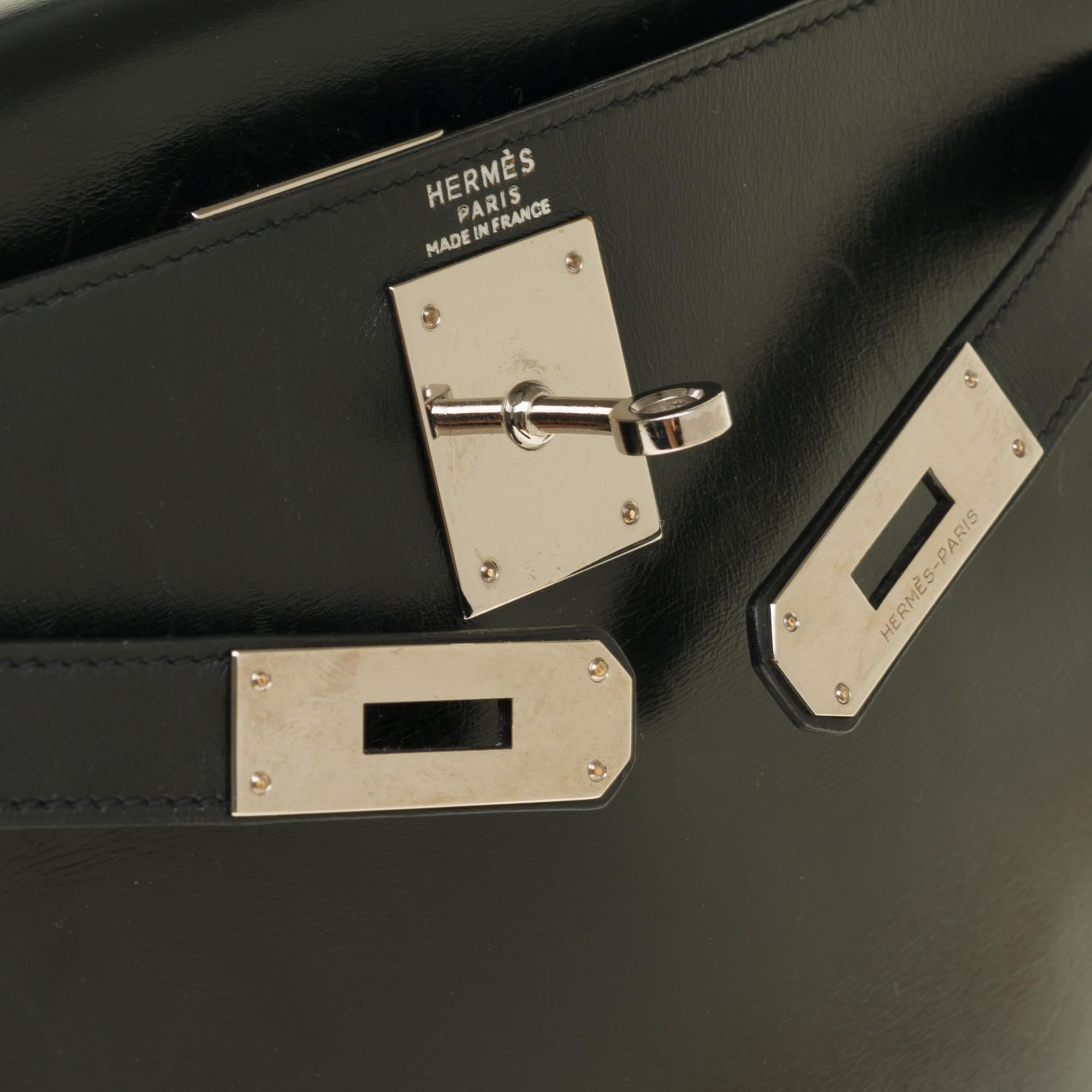 Hermès Kelly 28cm shoulder bag with strap in black calfskin and silver hardware In Good Condition In Paris, IDF