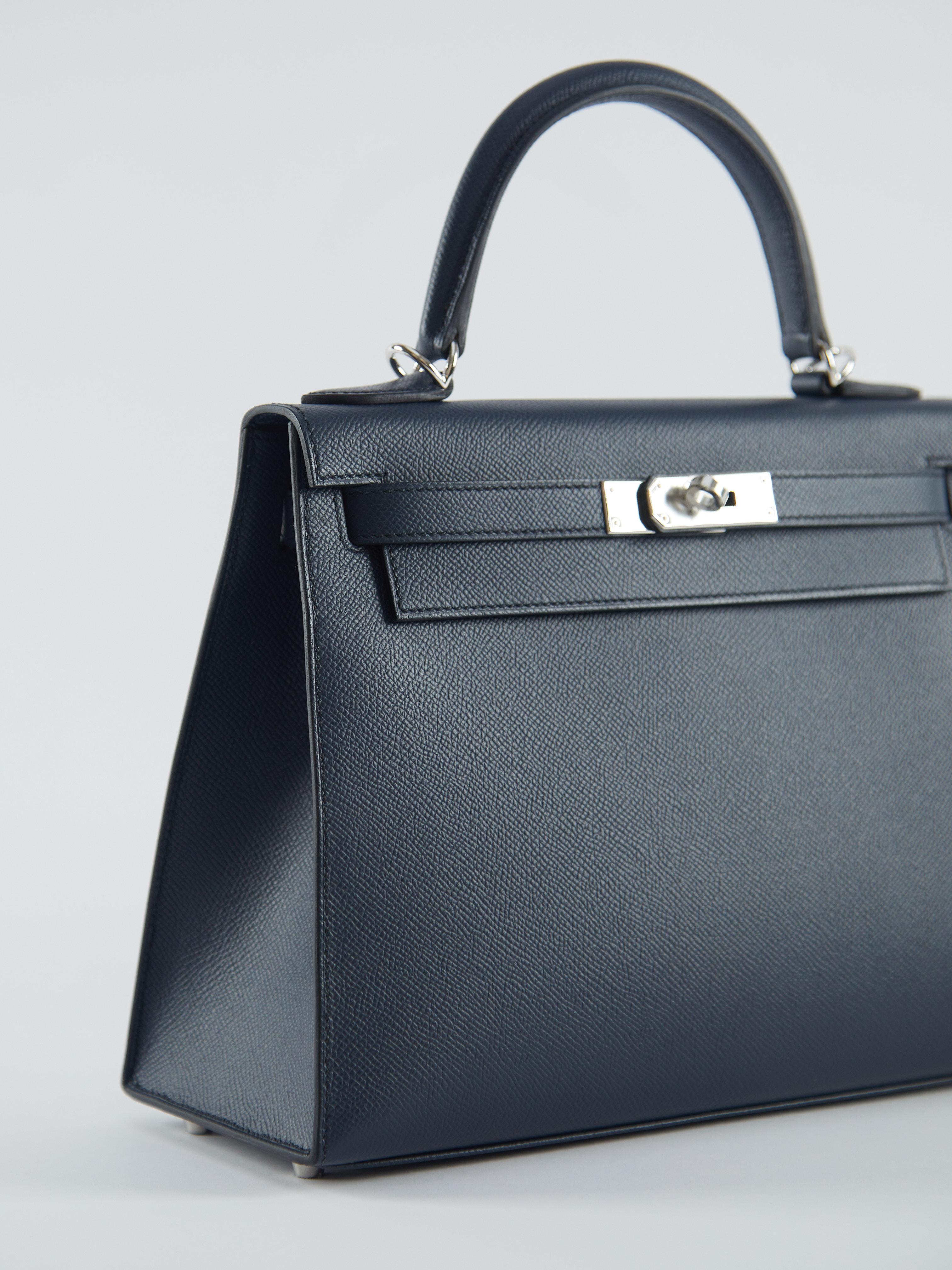 HERMÈS KELLY 28CM SELLIER BLUE INDIGO Epsom Leather with Palladium Hardware In New Condition In London, GB