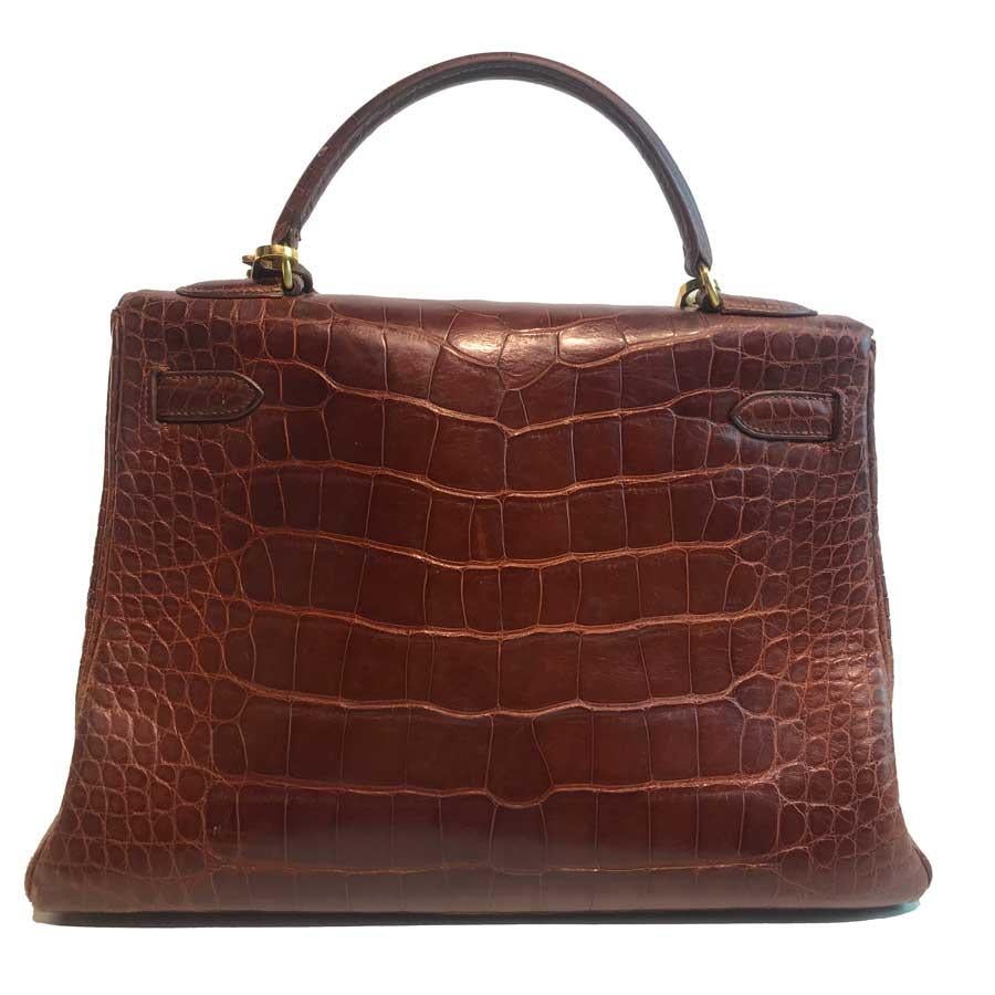 Brown HERMES Kelly 32 Alligator And Golden Jewelry