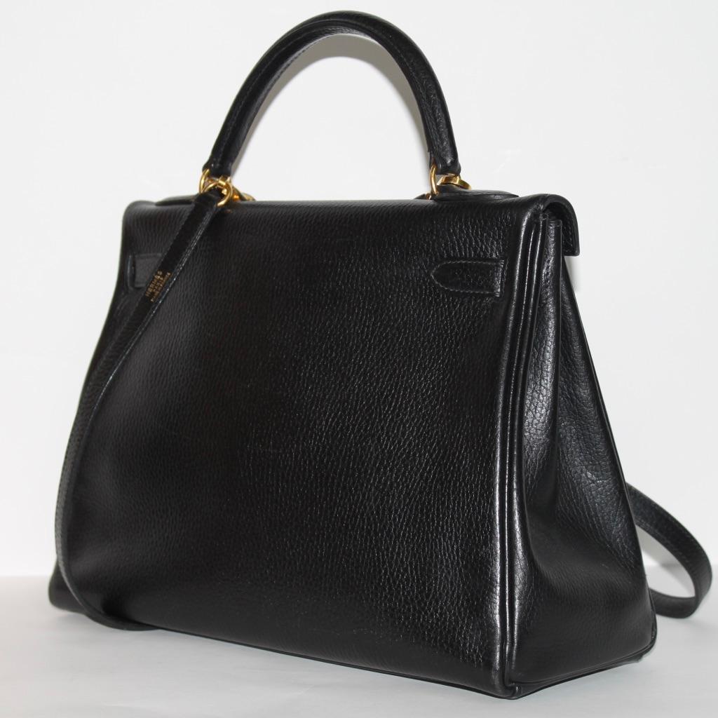 Hermes Kelly 32 Bag black leather with gold Hardware Tote/Crossbody In Excellent Condition For Sale In Berlin, DE