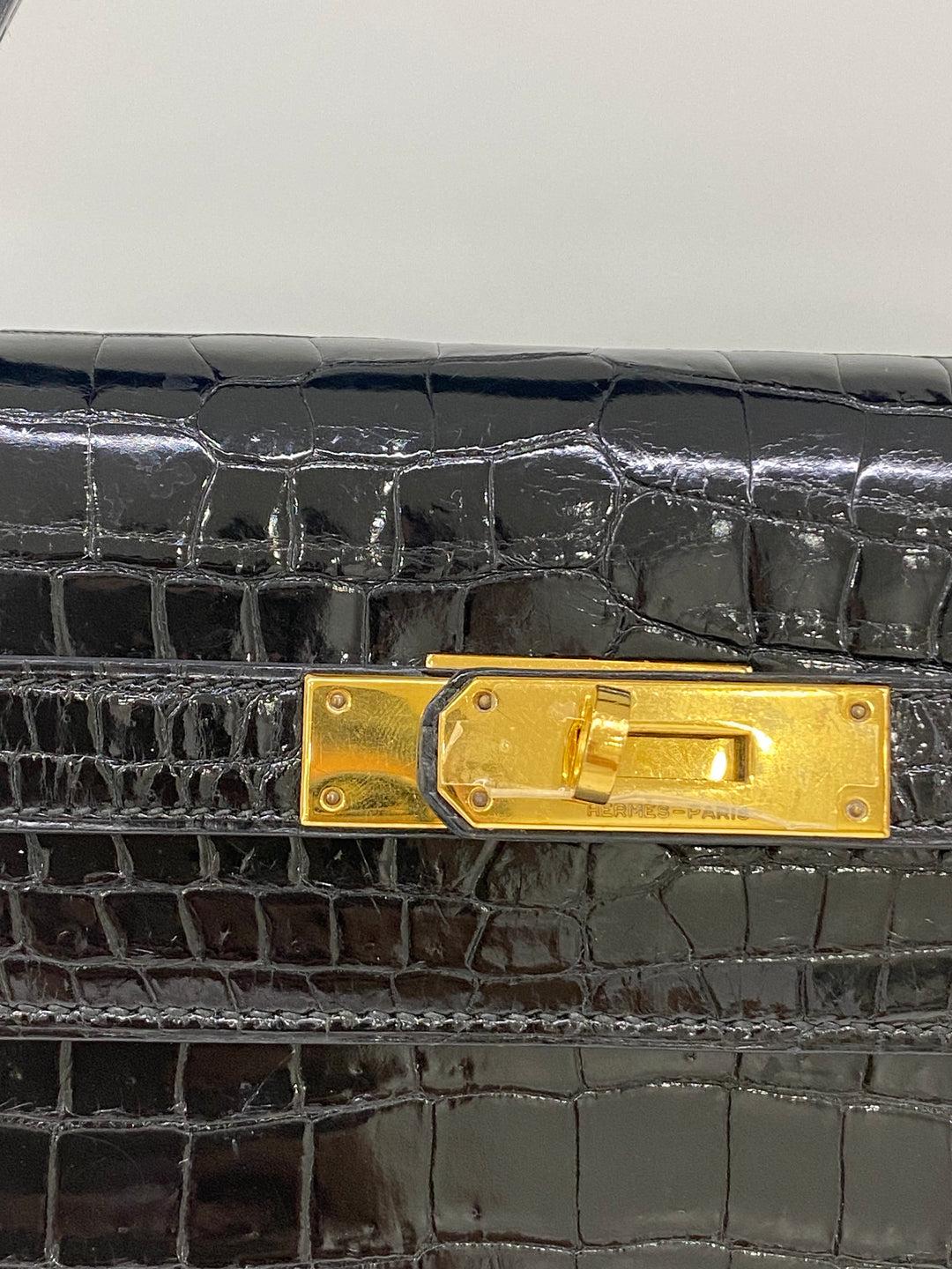 Condition: Good used 

Colour: Black

Leather: Alligator 

Stamp/Year: 1994

Hardware Colour: Gold

Inclusion: Dust bag, receipt, keys, raincoat

Origin: France

Authenticity: Authenticity Guaranteed or fully refundable

Shipping: Express Shipping