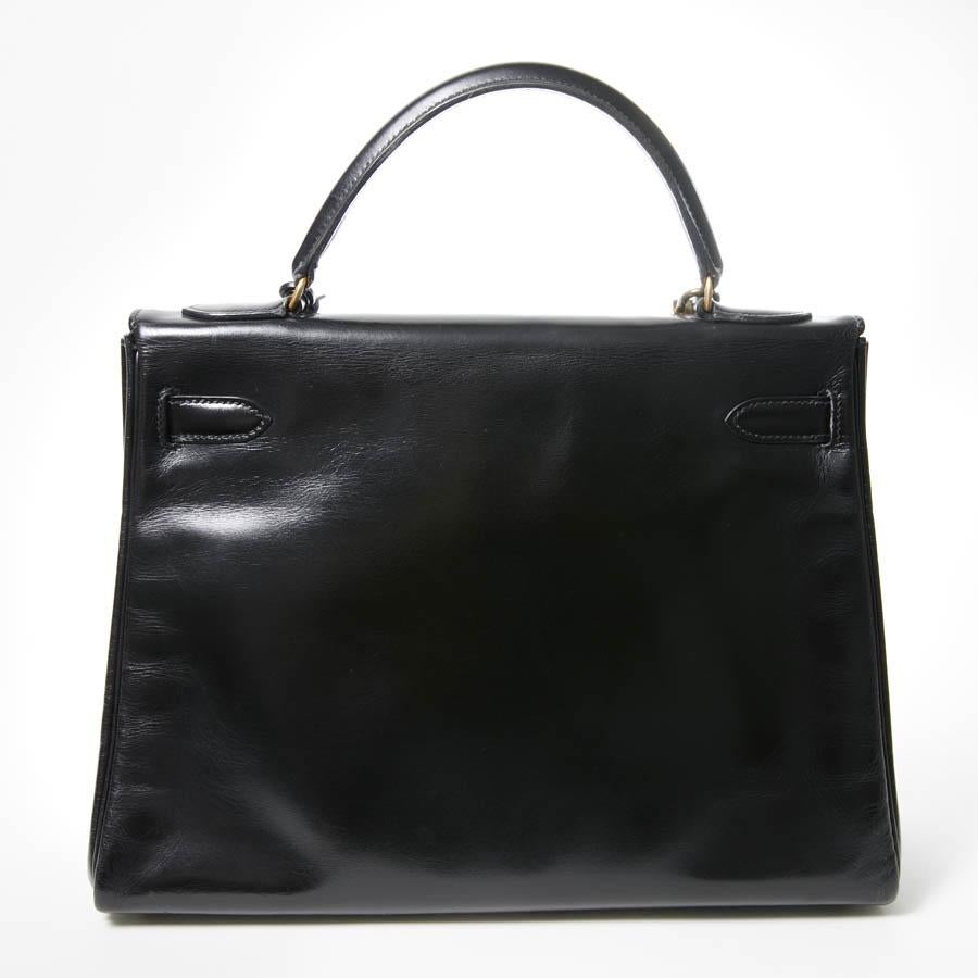 HERMES Kelly 32 Black Box Calfskin Bag In Excellent Condition In Paris, FR