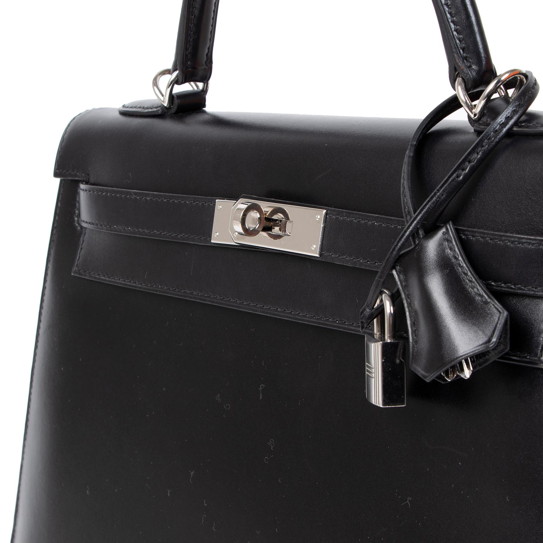 Hermès Kelly 32 Black Boxcalf PHW + Strap  In Excellent Condition In Antwerp, BE