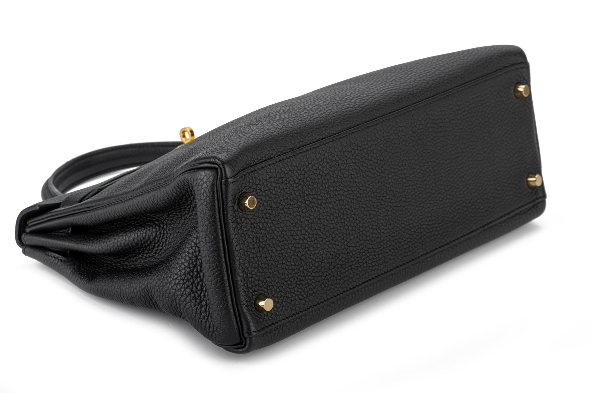 Hermes Kelly 32 Black Clemence Gold Bag In Excellent Condition In West Hollywood, CA