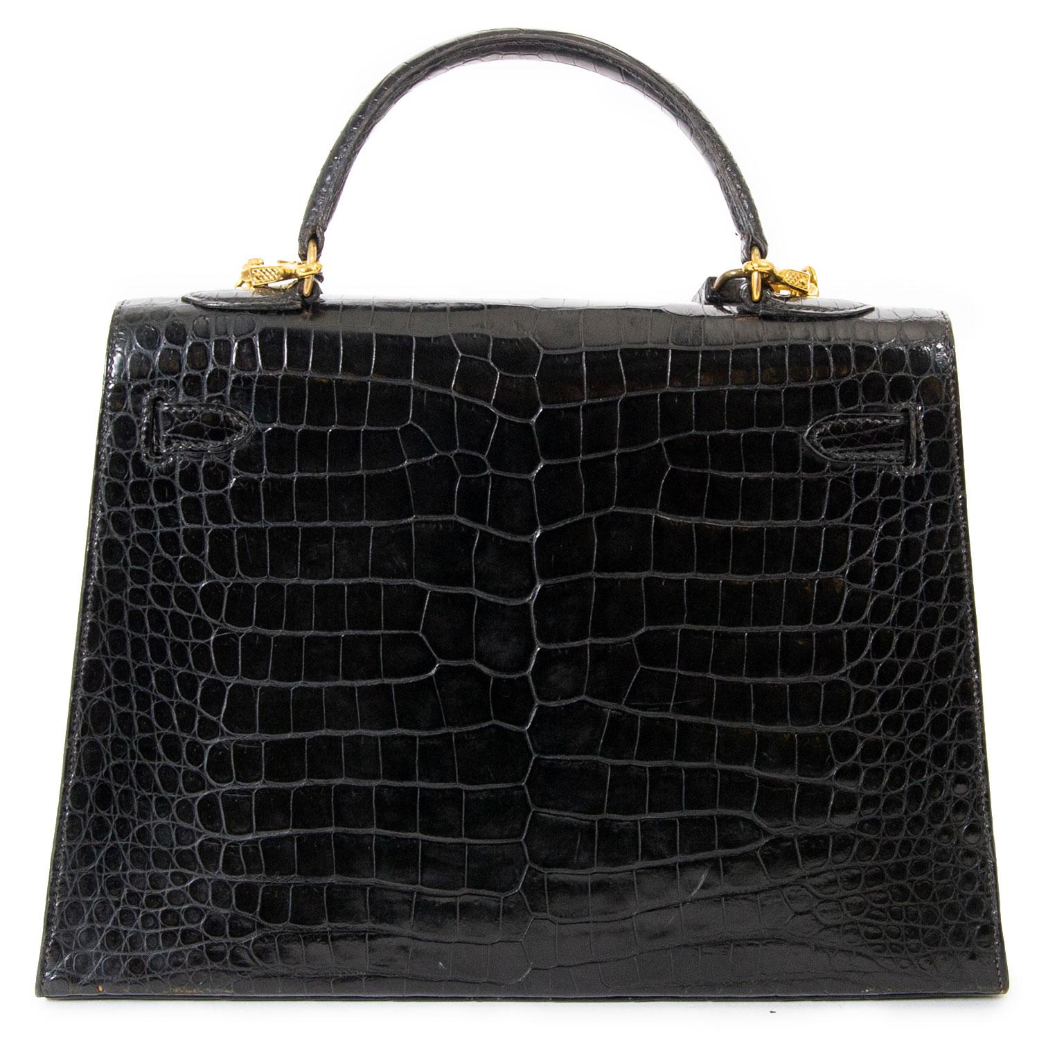 Very Good Vintage condition

Hermes Kelly 32 Black Crocodile GHW + Strap 

The epitome of chicness in the form of a bag, this iconic Hermès Kelly in precious crocodile skin is a true beauty.
The black color makes it extremely versatile and easy to