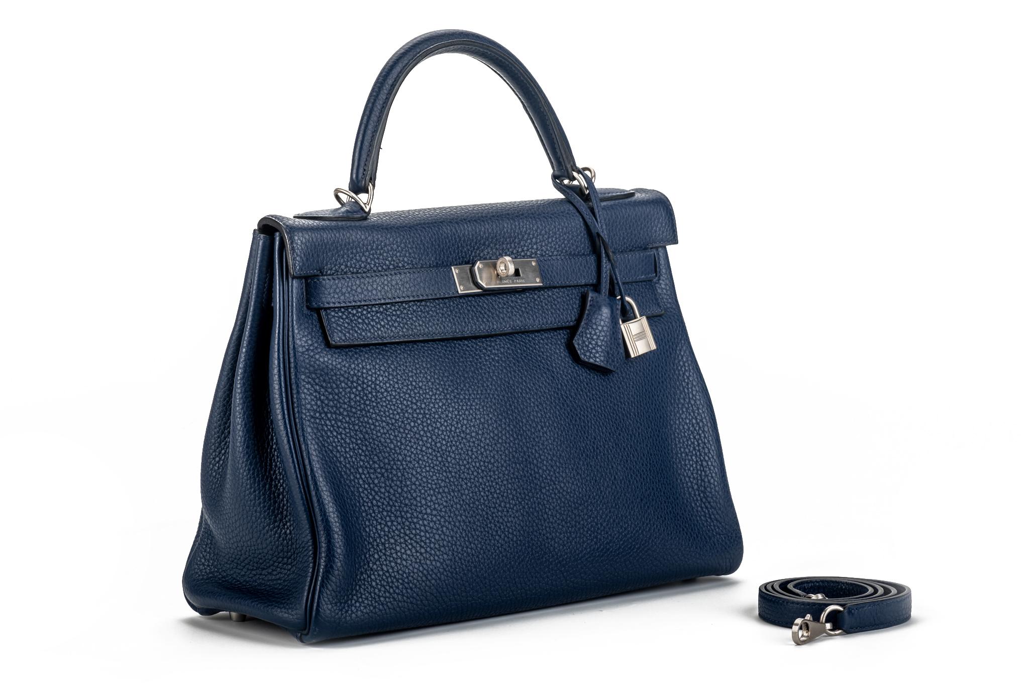 Timeless Hermès Kelly 32cm Retourne in blue nuit taurillon clemence leather with custom ordered satin palladium hardware. Date stamp T from 2015. Comes with couchette, tirette, lock, two keys, and small and large original dust cover.
