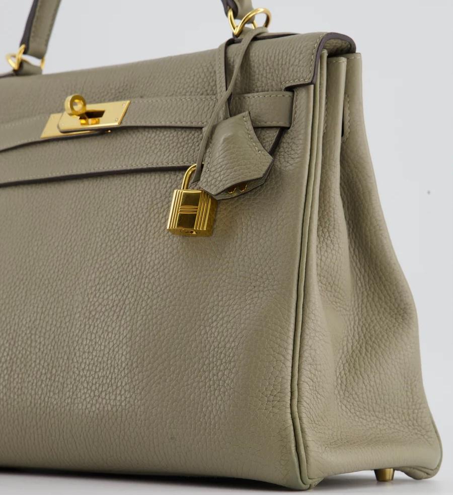 Hermes Kelly 32 grey Sauge colour Clemence Gold Hardware In Good Condition In London, England