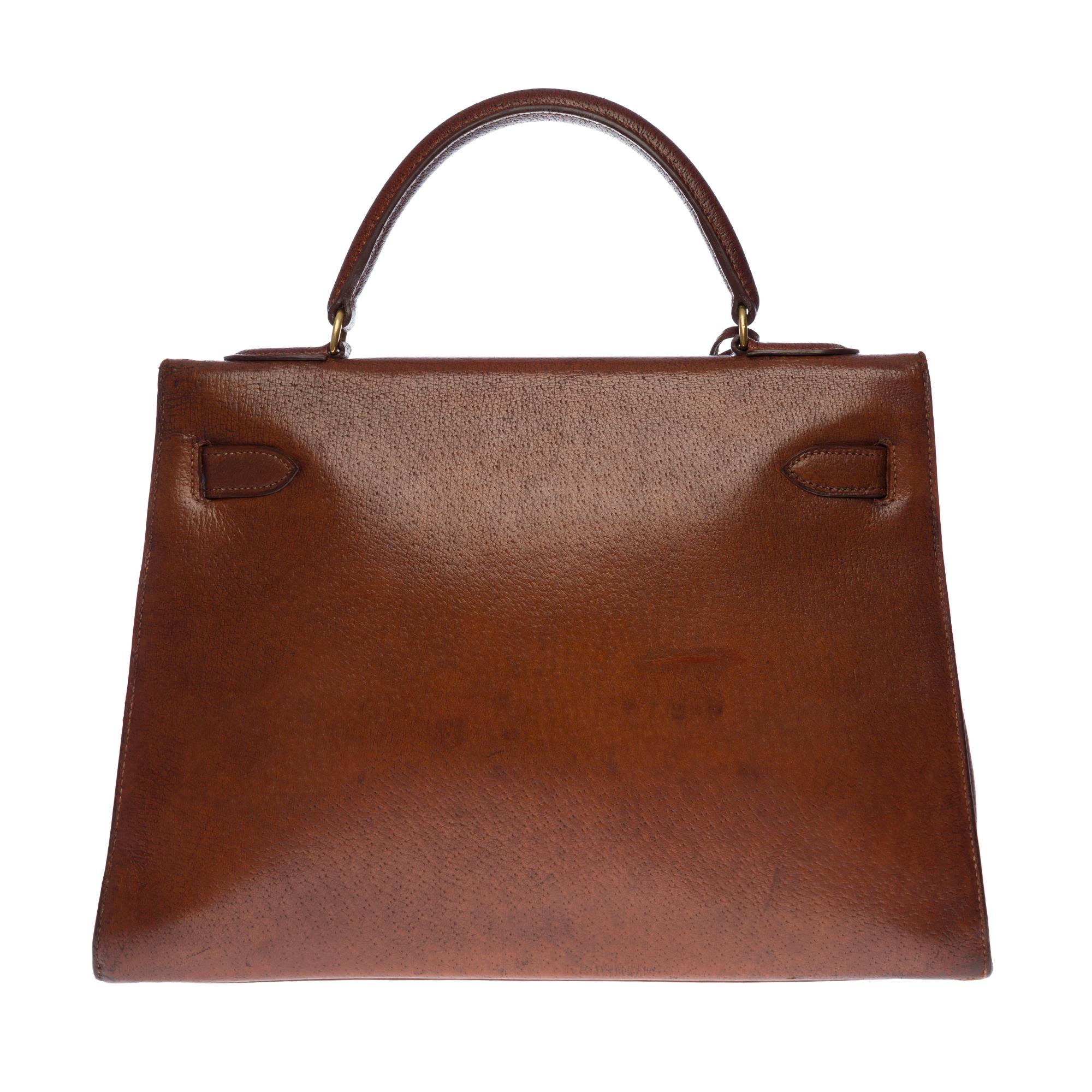 Superb and very Sought-after Hermes Kelly 32 sellierr bag in brown Pécari (Pork) leather, gold-plated metal hardware, removable shoulder strap in brown pecari leather (not signed Hermès), simple brown leather handle allowing a hand or shoulder