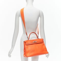 HERMES Kelly 32 PHW Umhängetasche aus orangefarbenem Togoleder mit silberner Schnalle und Henkel