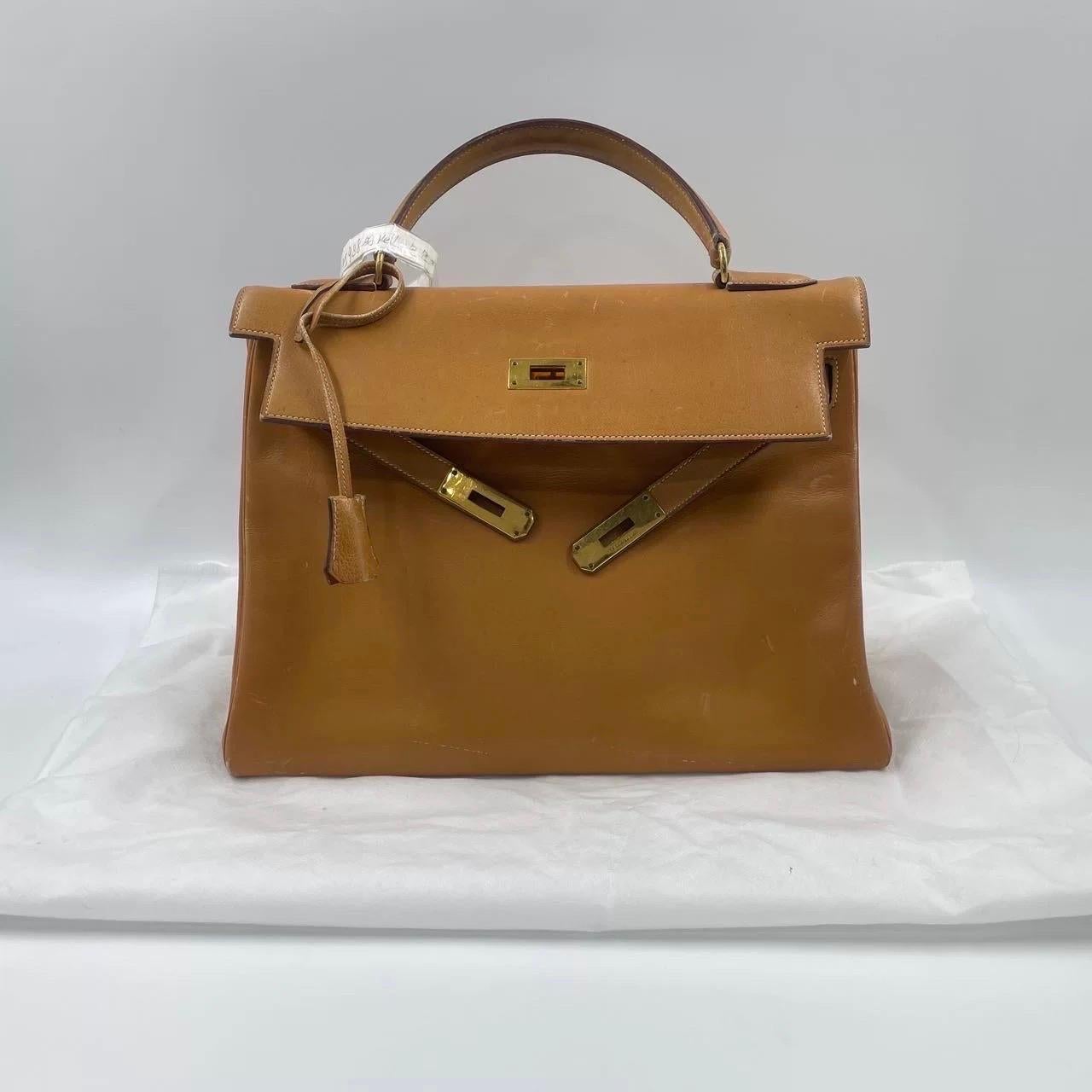Hermes Kelly 32 Retourne 1976 Gold Box Leather Gold Hardware For Sale