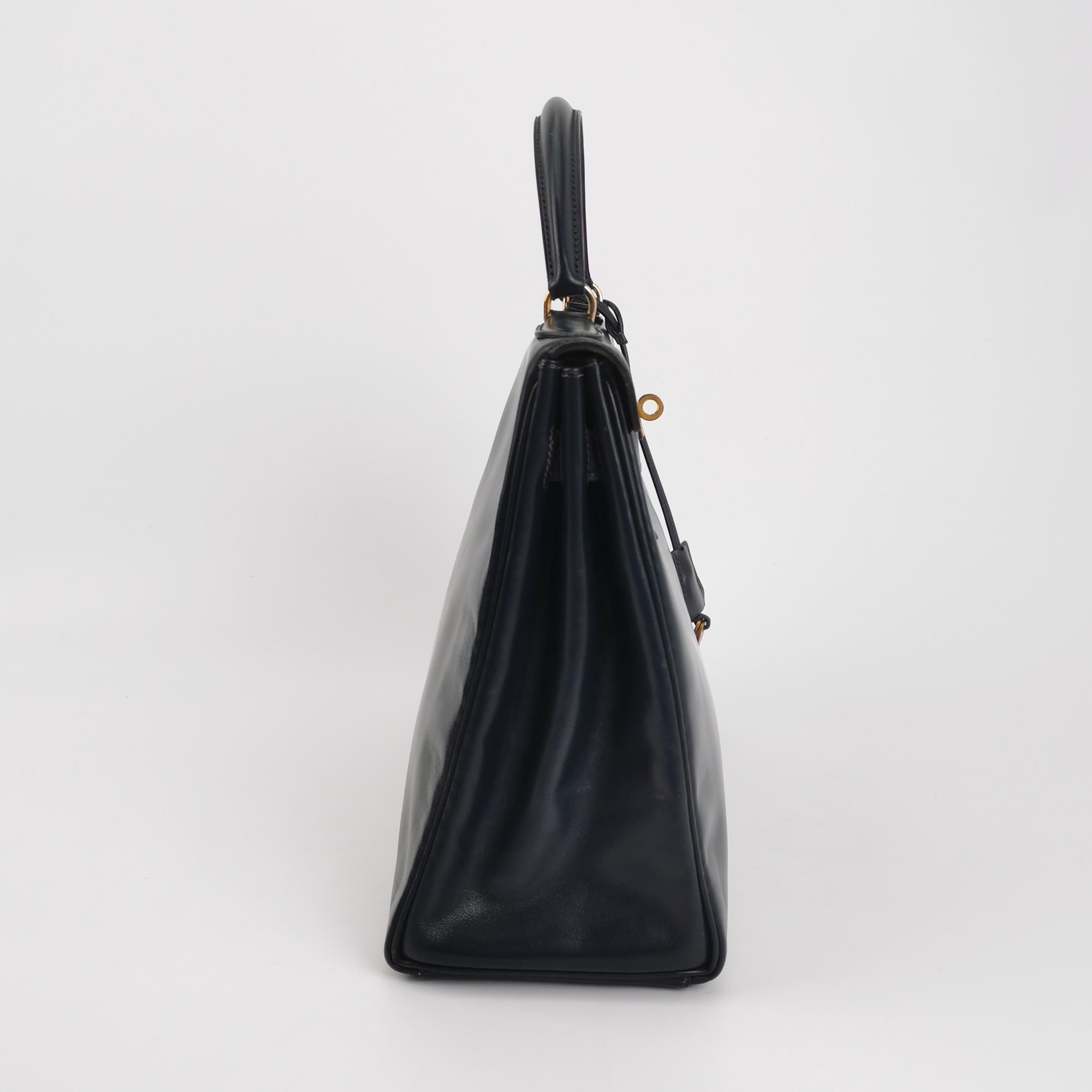 Hermes Kelly 32 Retourne 78 Blue Marine Navy Box Leather Gold HW 1980 In Good Condition In AUBERVILLIERS, FR
