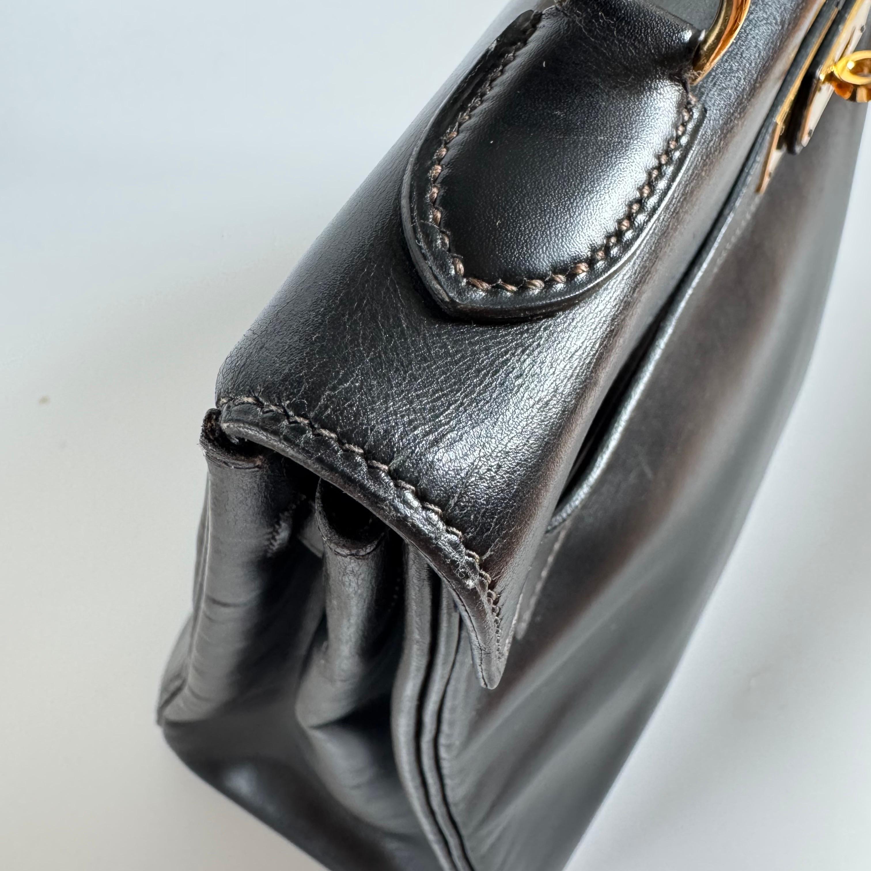 Hermes Kelly 32 Retourne Scatola Nera Pelle Oro HW 1987 in vendita 14