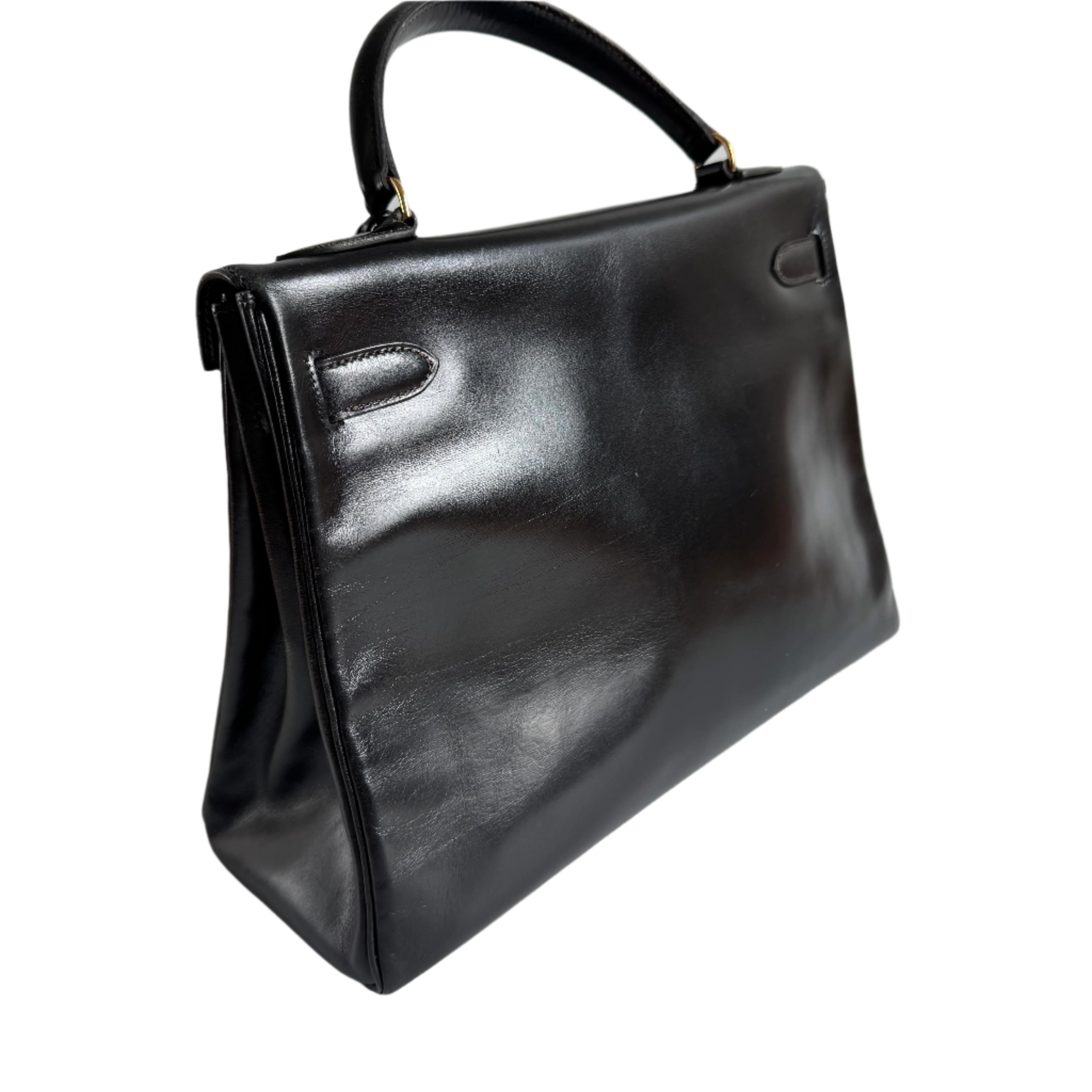 Hermes Kelly 32 Retourne Scatola Nera Pelle Oro HW 1987 in vendita 1
