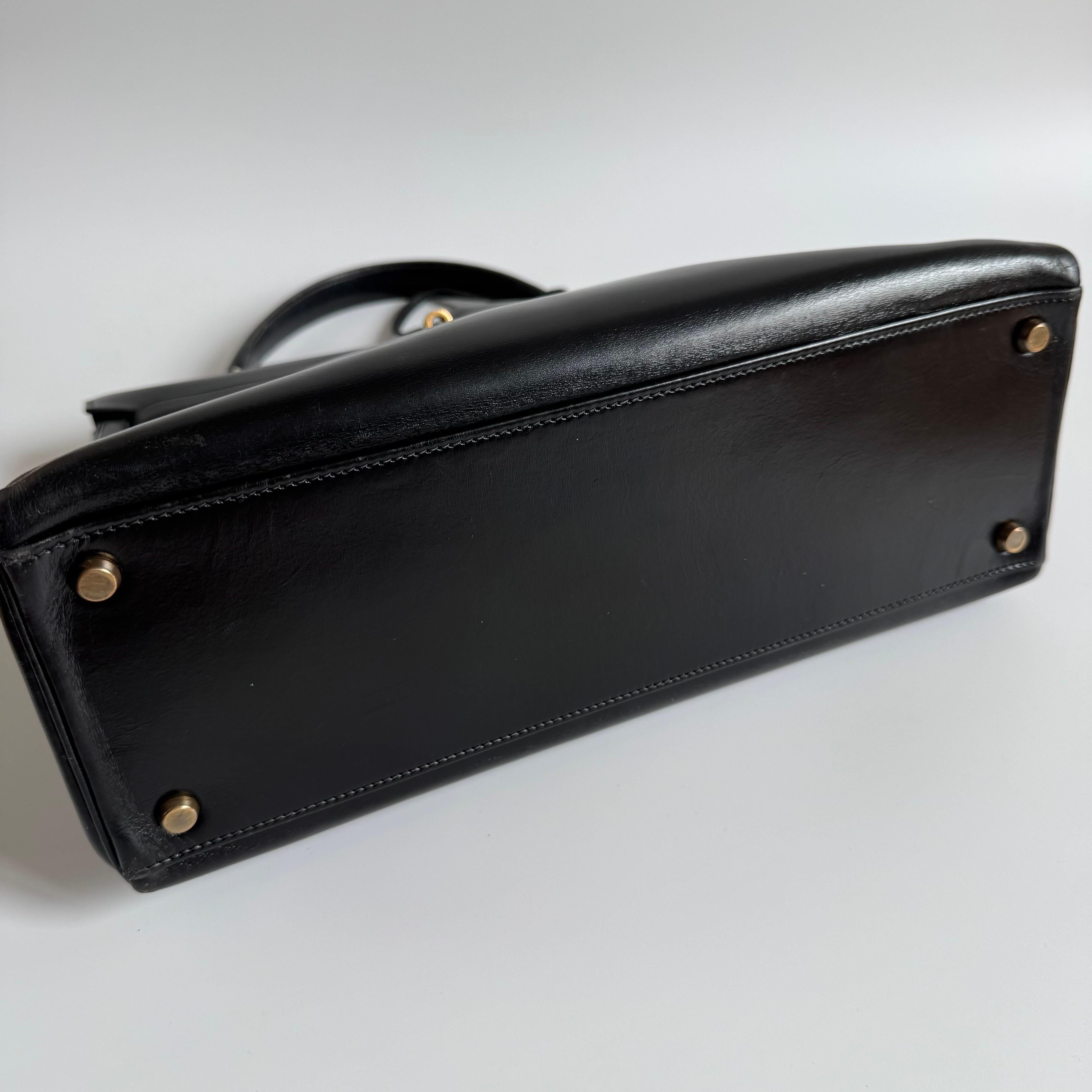 Hermes Kelly 32 Retourne Scatola Nera Pelle Oro HW 1987 in vendita 2