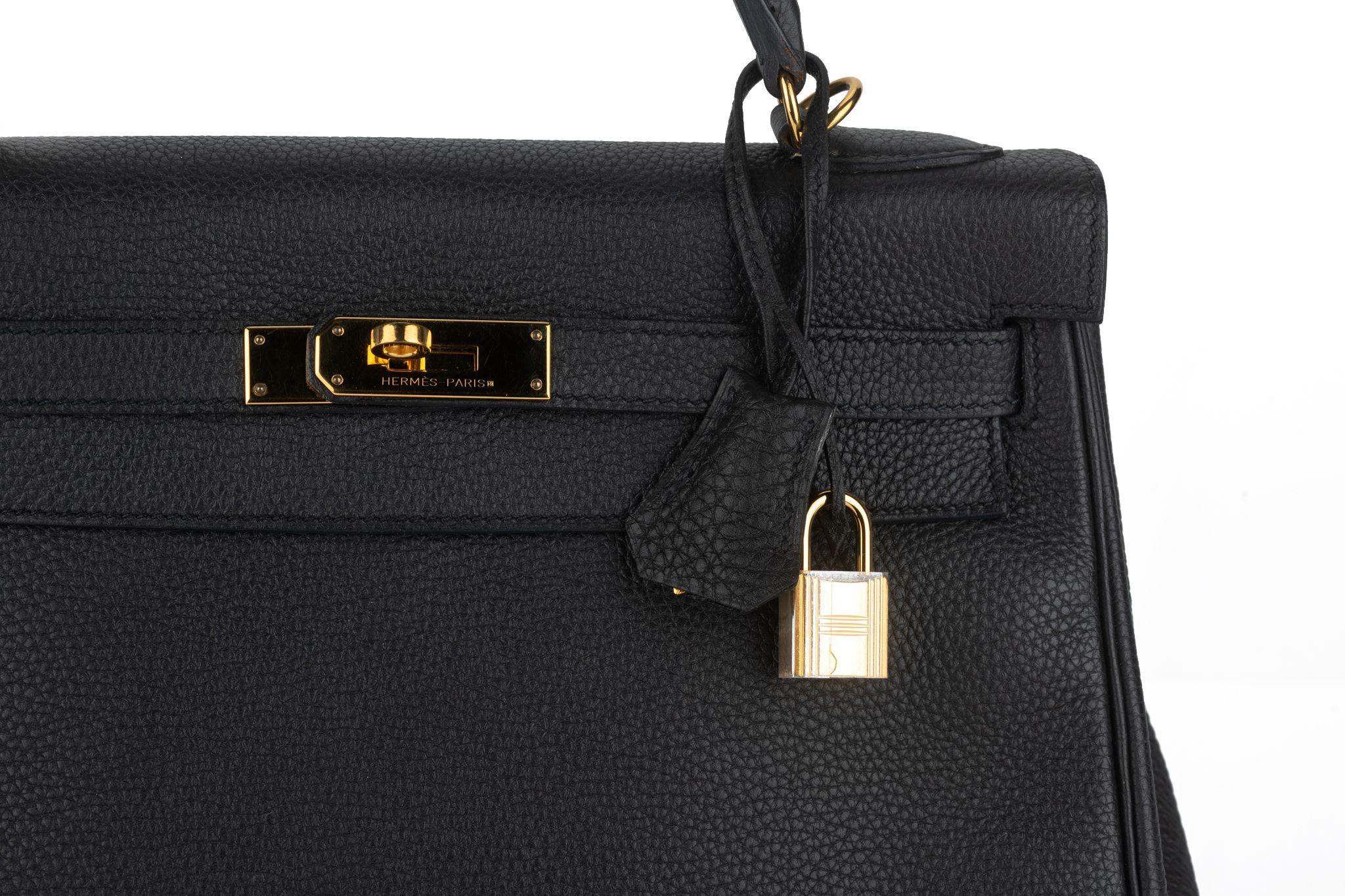 Hermès Kelly 32 Retournè Pelle togo nera in vendita 1