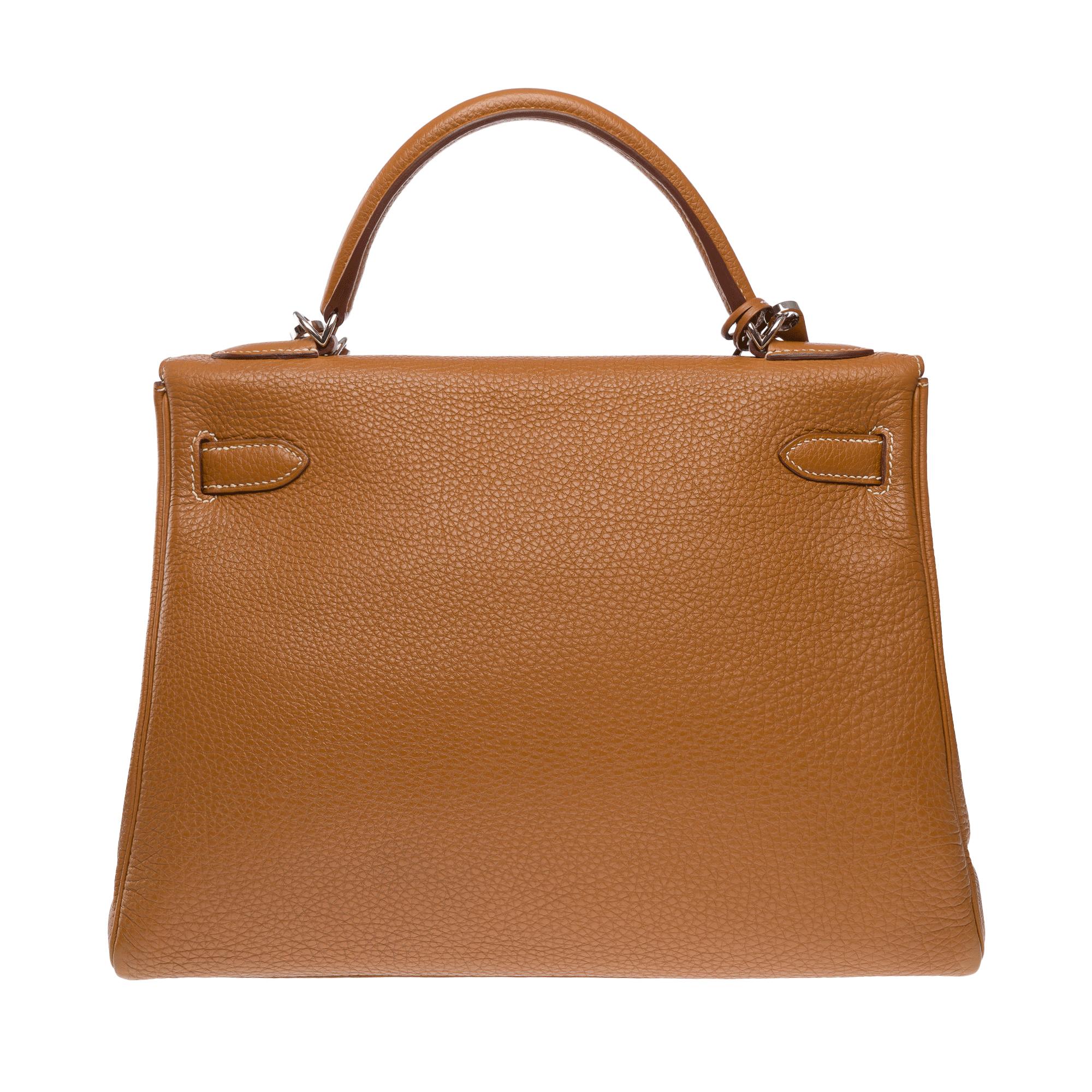 Hermès Kelly 32 retourné handbag strap in Camel (Gold) Togo calf leather, PHW In Good Condition For Sale In Paris, IDF