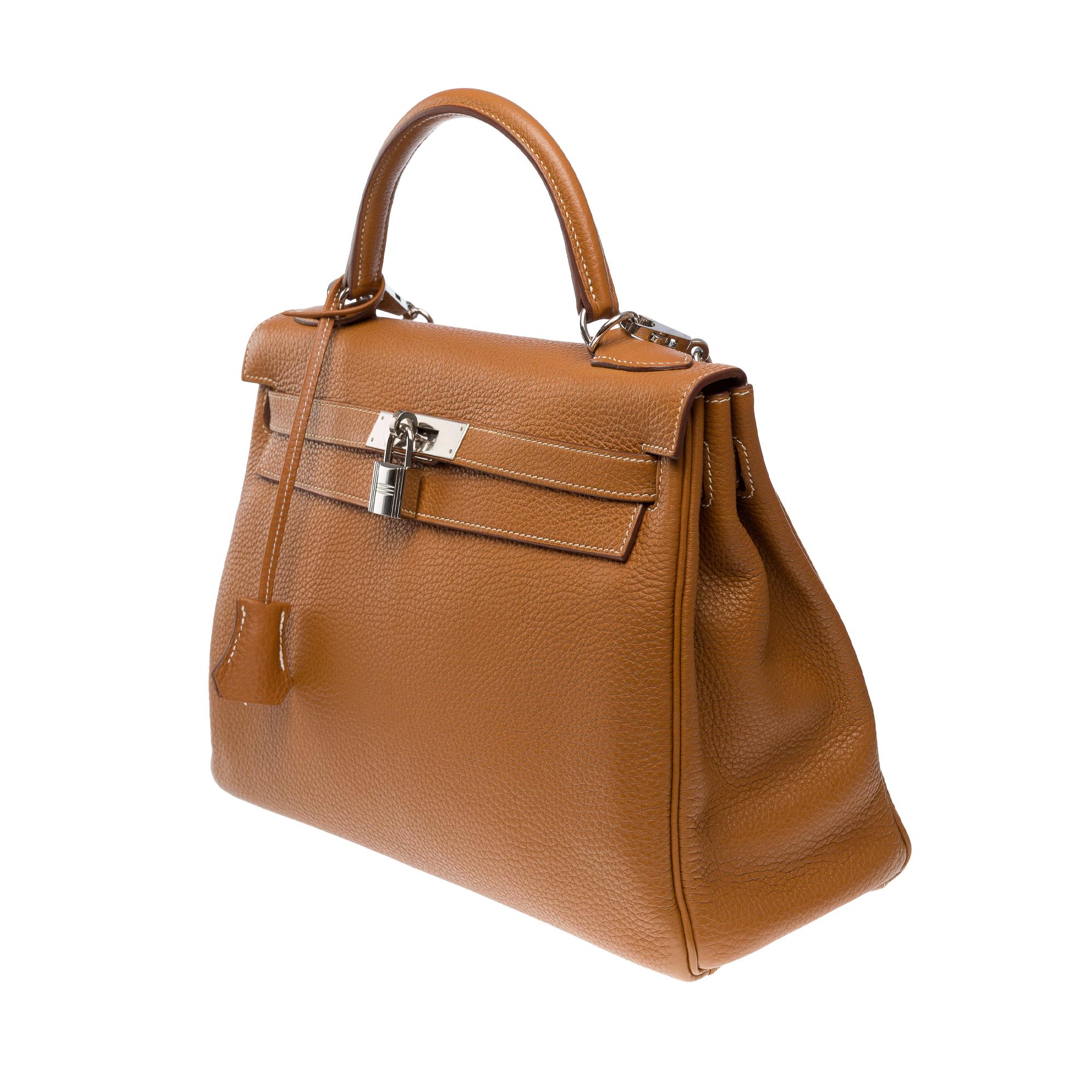 Women's Hermès Kelly 32 retourné handbag strap in Camel (Gold) Togo calf leather, PHW For Sale