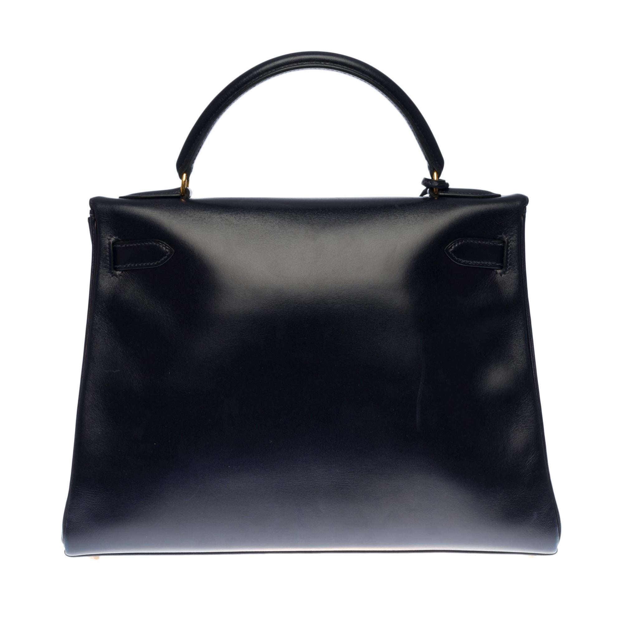 Amazing Hermes Kelly 32 retourné handbag in navy blue calf box leather, gold plated metal hardware, navy blue calf leather handle, removable, navy blue strap allowing hand or shoulder carrying
 
Flap closure
Navy leather interior lining
One zipped