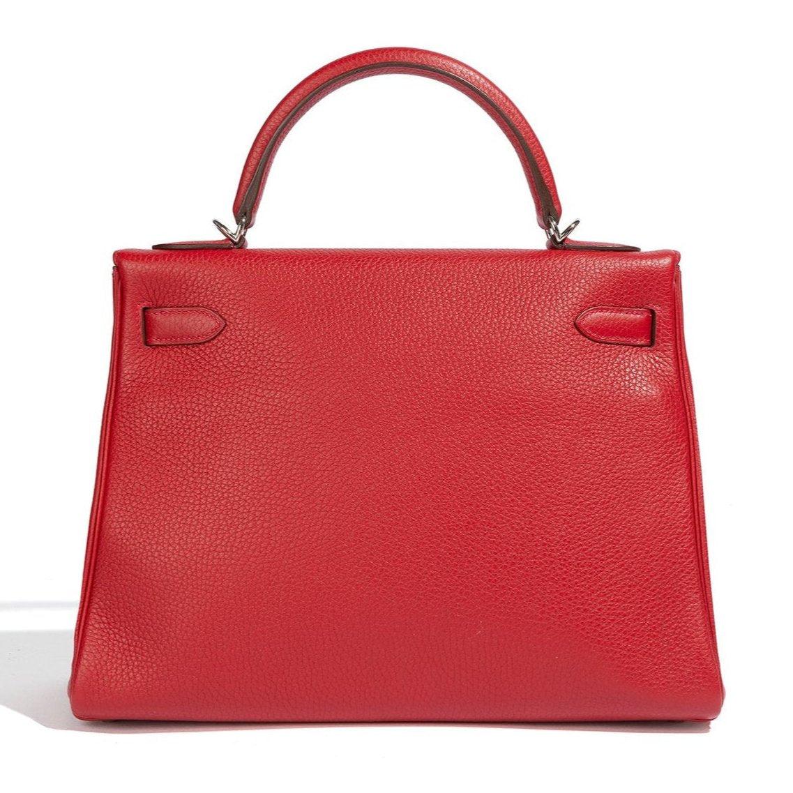 Magnificent Hermès Kelly 32 cm handbag in red Togo leather with palladium metal hardware. It features a simple handle in red leather and a removable strap in red leather, allowing the bag to be worn on the hand or shoulder.

Stamp: Square T