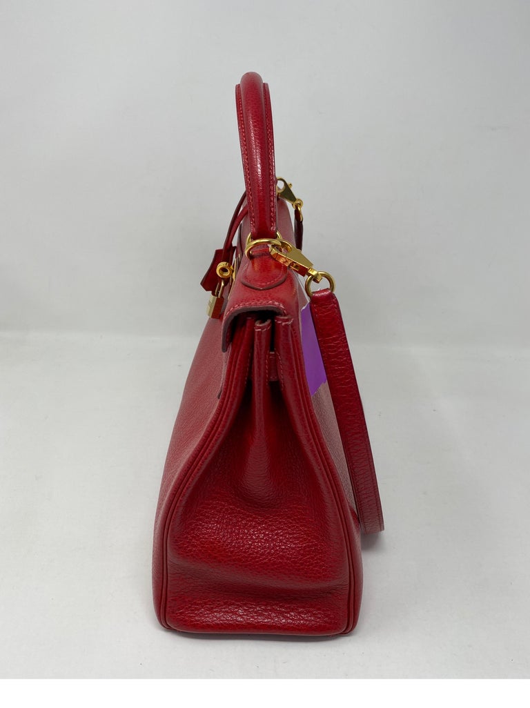 Relaxing silent build up Hermes Kelly 32 Rouge Casaque Bag For Sale at 1stDibs