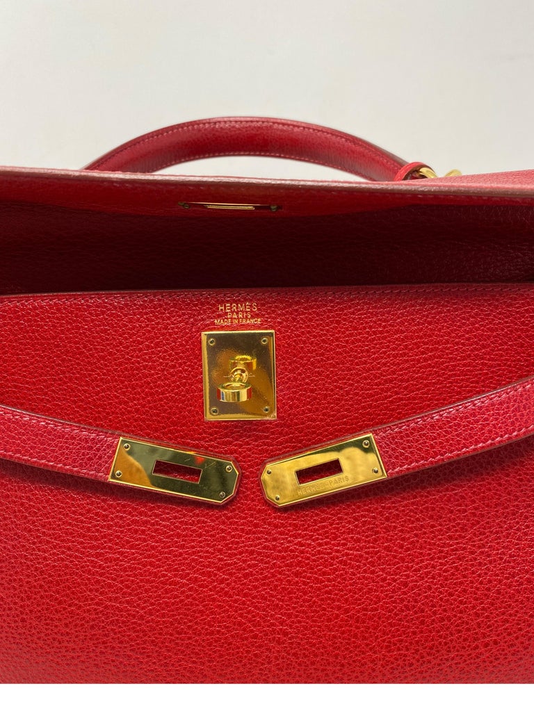 Relaxing silent build up Hermes Kelly 32 Rouge Casaque Bag For Sale at 1stDibs