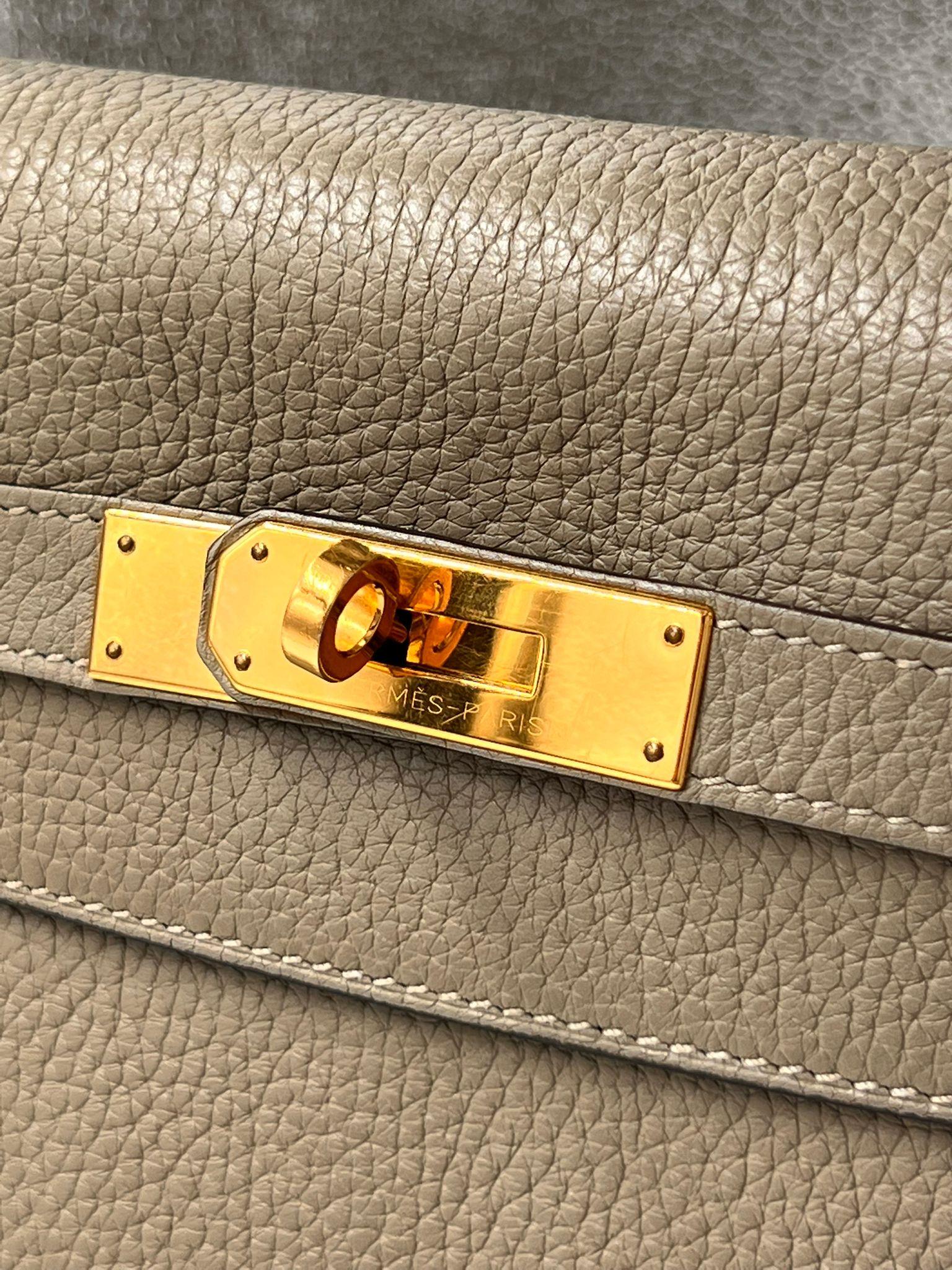 Hermes Kelly 32 Sauge Clemence Leather Retourne ghw In Good Condition In London, England