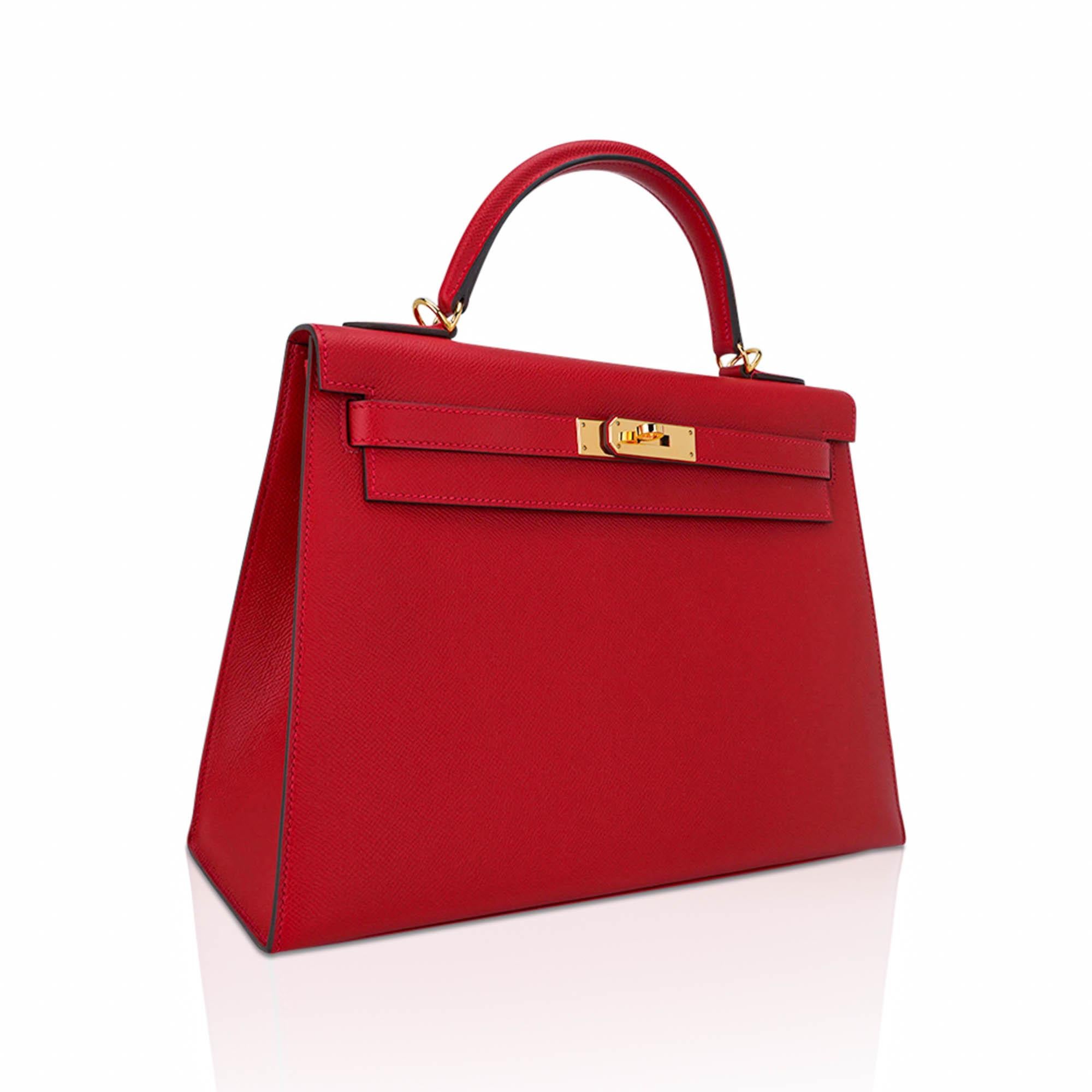 Mightychic offers an Hermes Kelly Sellier 32 bag featured in lipstick red Rouge Casaque.
Now retired, this coveted vibrant red Hermes bag is a great find!
Epsom leather is known to reveal bold vibrant colours to their full glory.
This beautiful
