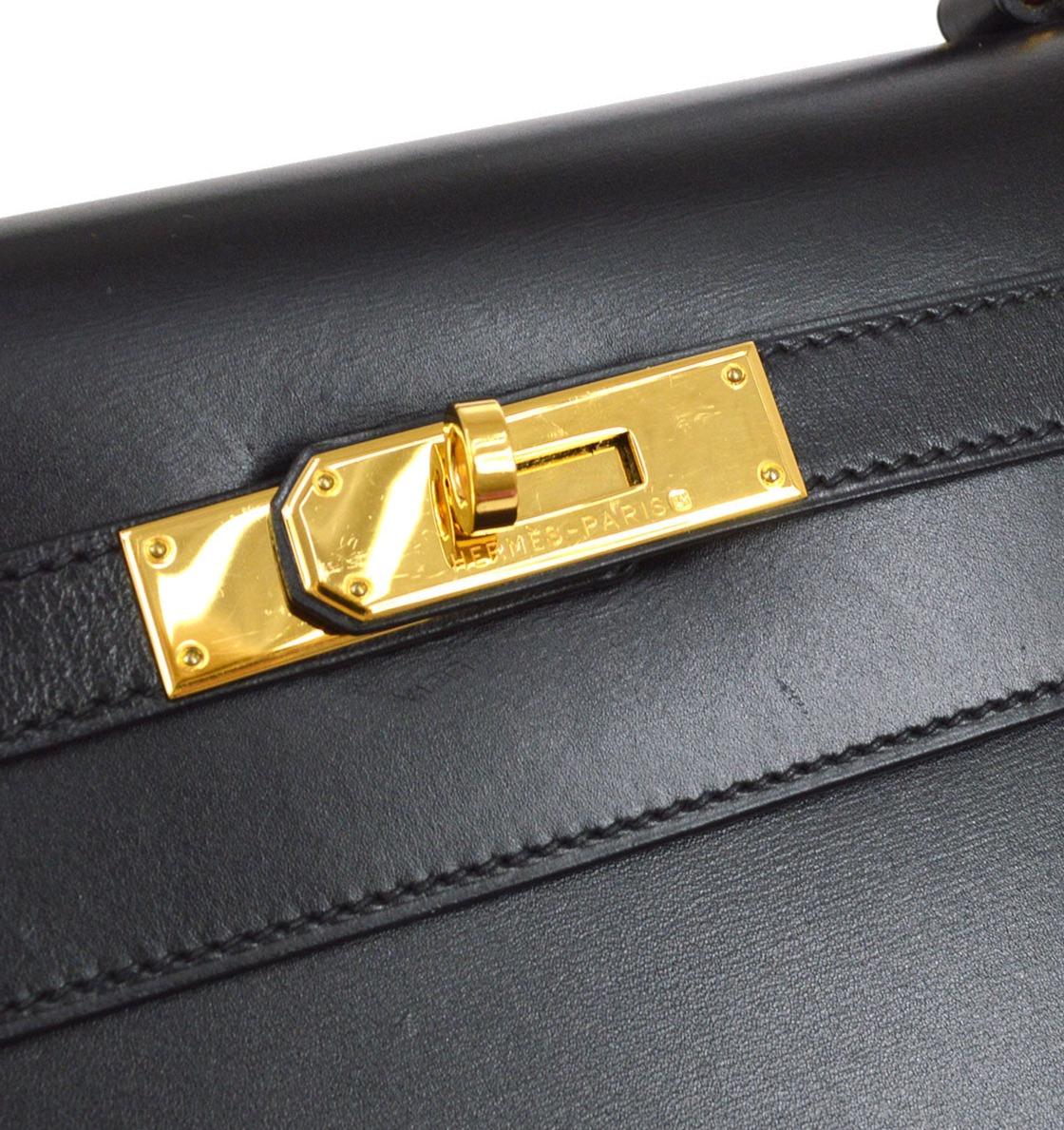 Pre-Owned Vintage Condition
From 2002 Collection
Box Calfskin Leather 
Gold Hardware
Measures 12.5