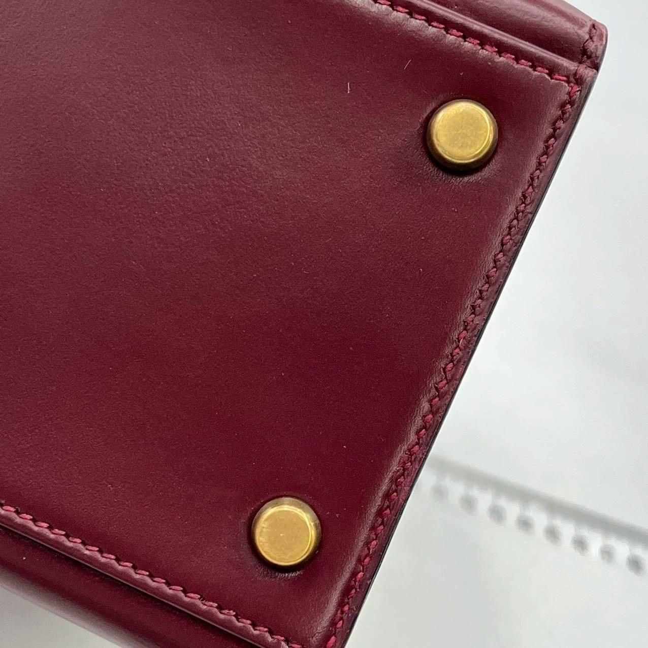 Hermès Kelly 32 Sellier Burgundy Box Leather Gold HW 1978 im Angebot 11