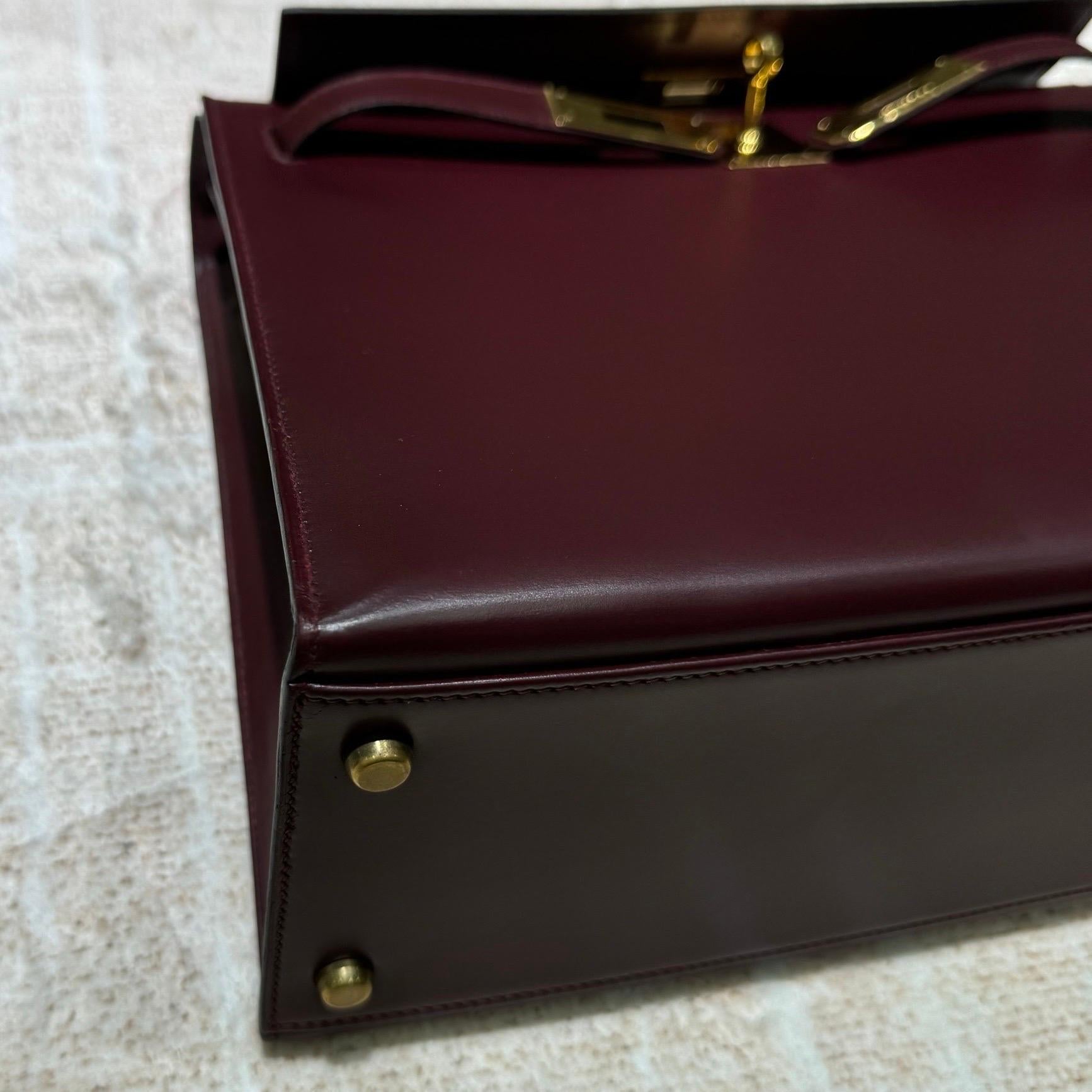 Hermès Kelly 32 Sellier Burgundy Box Leather Gold HW 1978 im Angebot 14