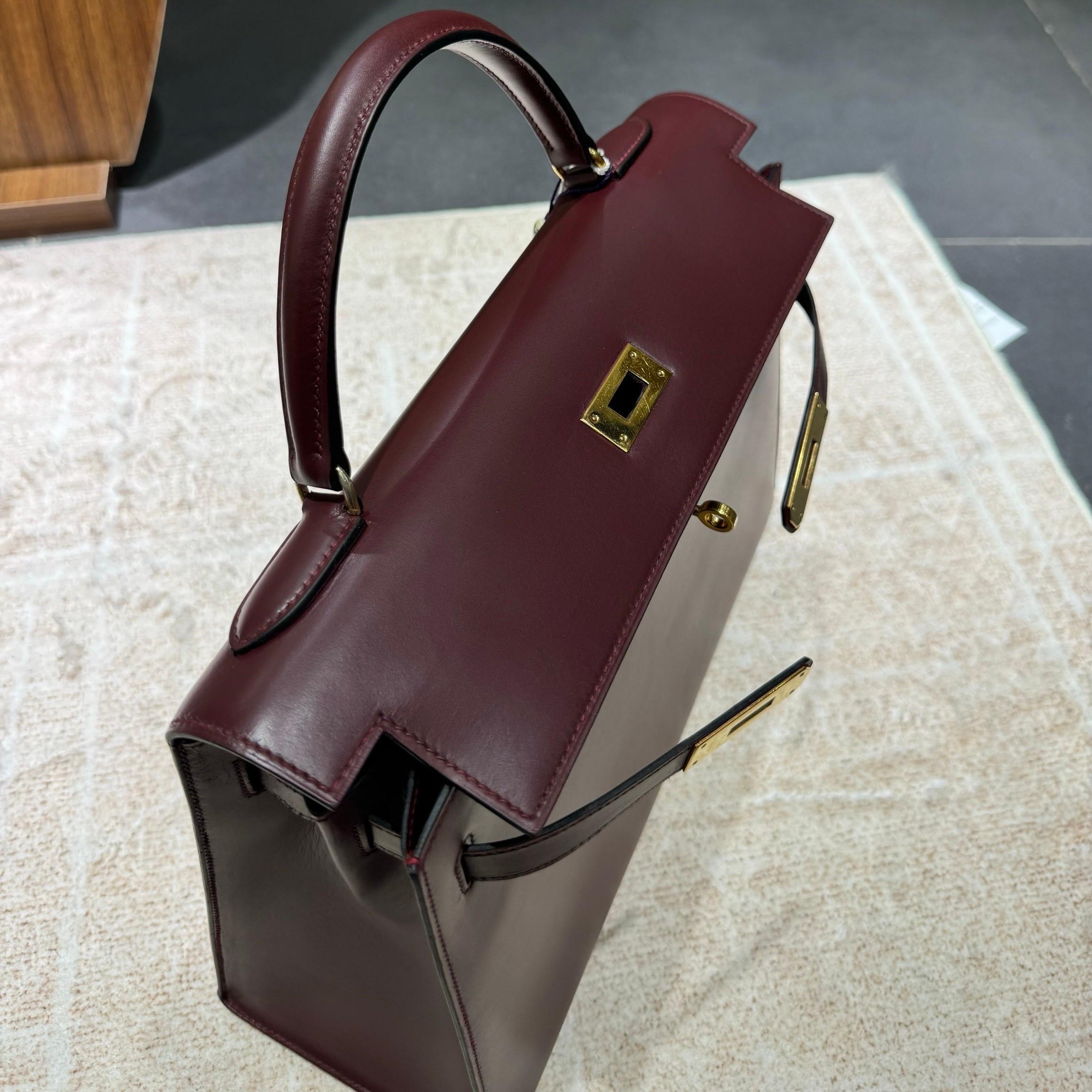 Hermès Kelly 32 Sellier Burgundy Box Leather Gold HW 1978 im Angebot 15