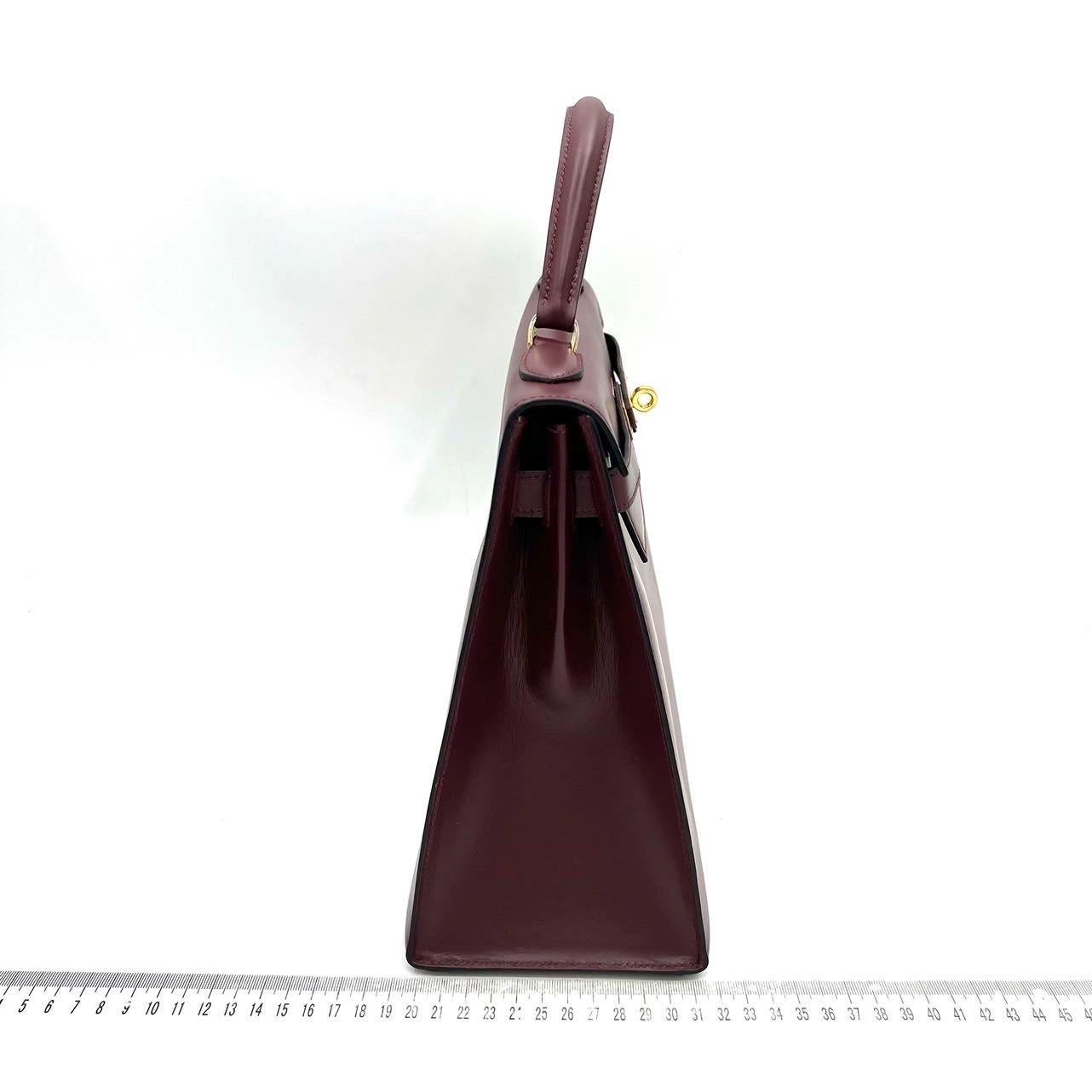 Hermès Kelly 32 Sellier Burgundy Box Leather Gold HW 1978 (Braun) im Angebot