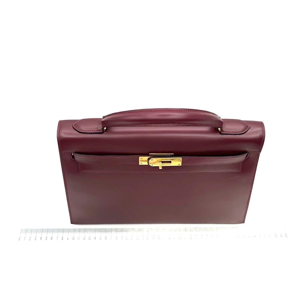 Hermès Kelly 32 Sellier Burgundy Box Leather Gold HW 1978 im Angebot 1