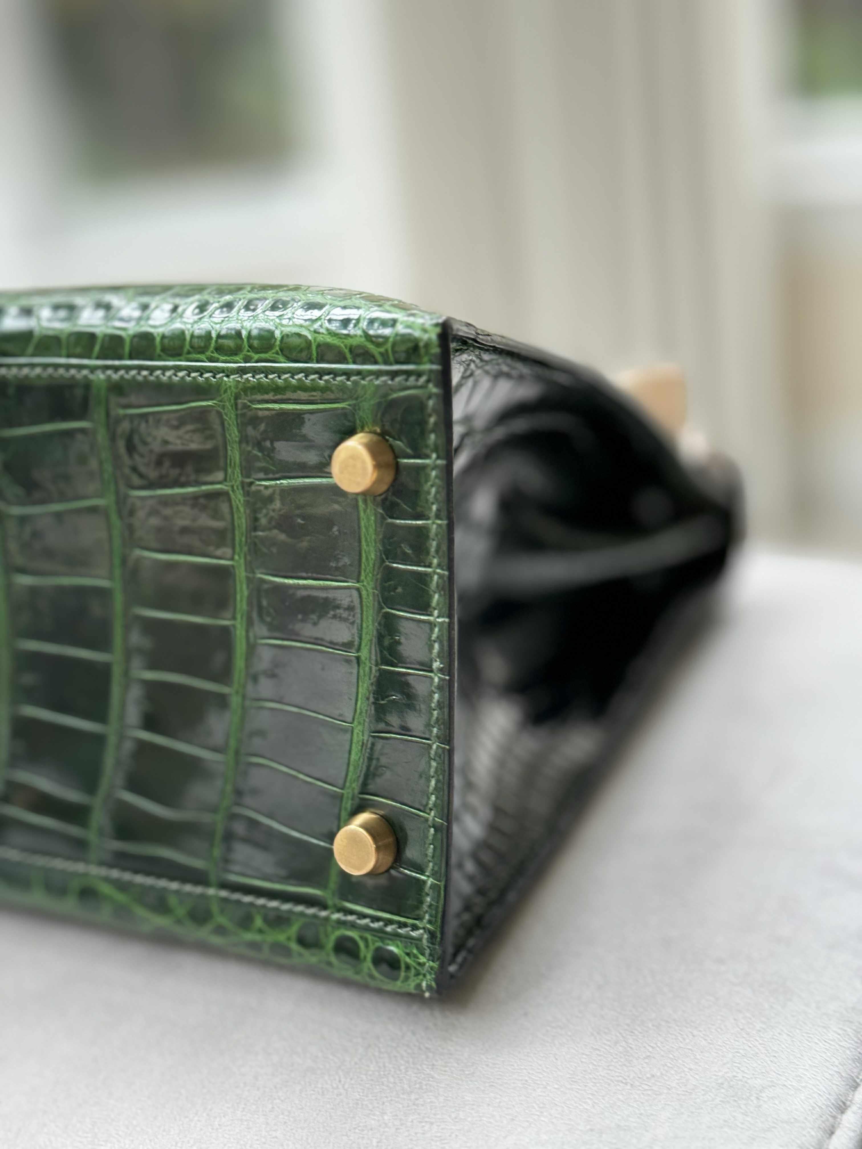 Hermes Kelly 32 Sellier Sac en crocodile porosus émeraude en vente 1