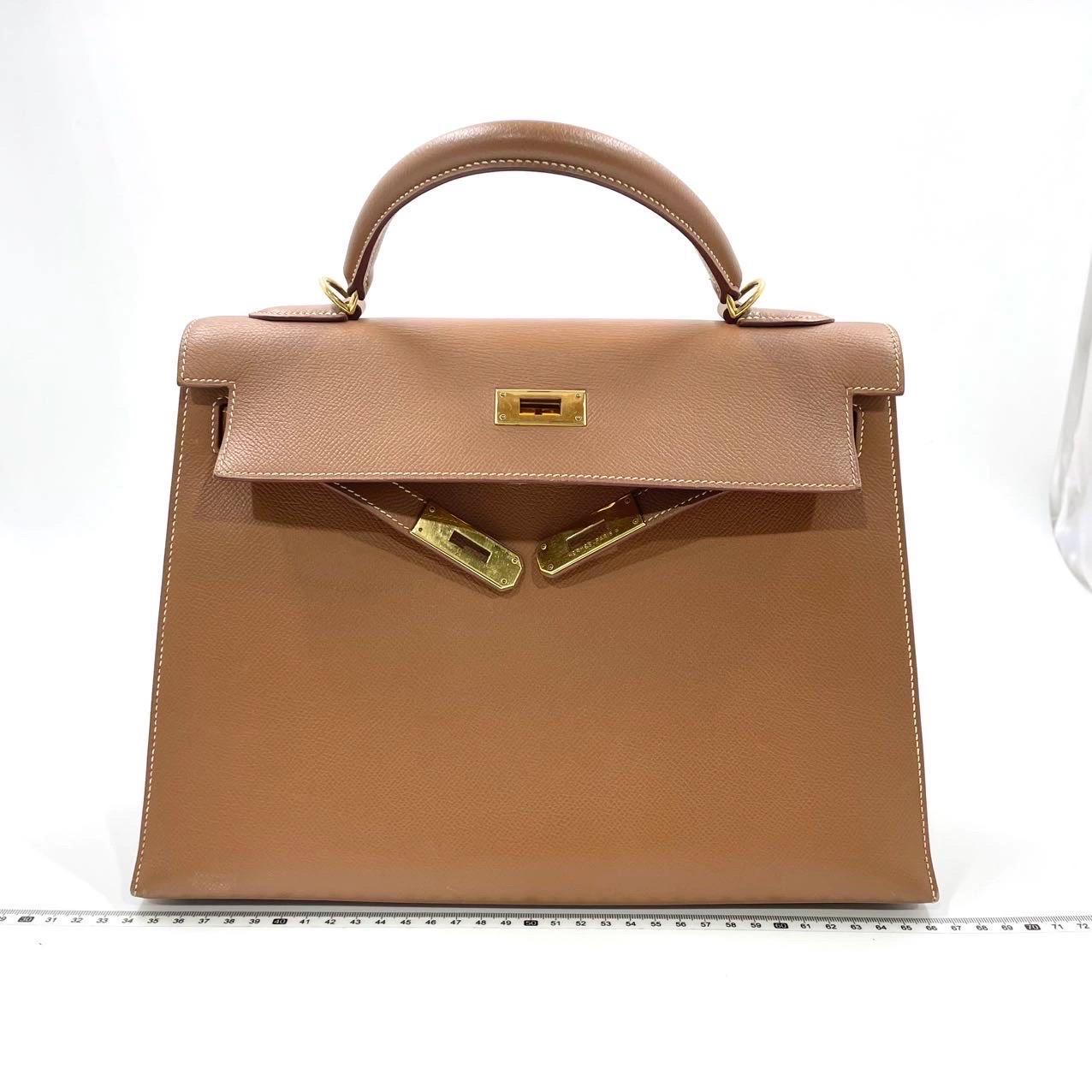 Condition: VERY Good condition.

Overall light signs of use. Scratches on leather and hardware. Light stains on the inside. Color was professionally touched up around the corners, edges of the flap, ends of the handle, outside Hermes