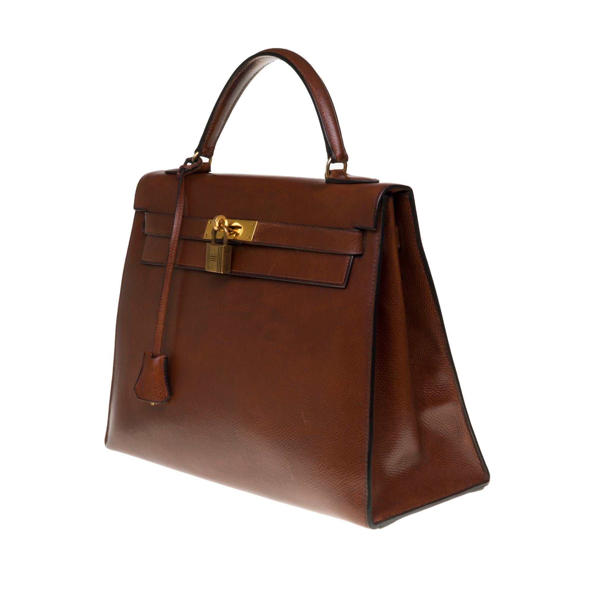 Hermès Kelly 32 sellier Handtasche aus braunem Courchevel Leder und goldenen Beschlägen (Braun)