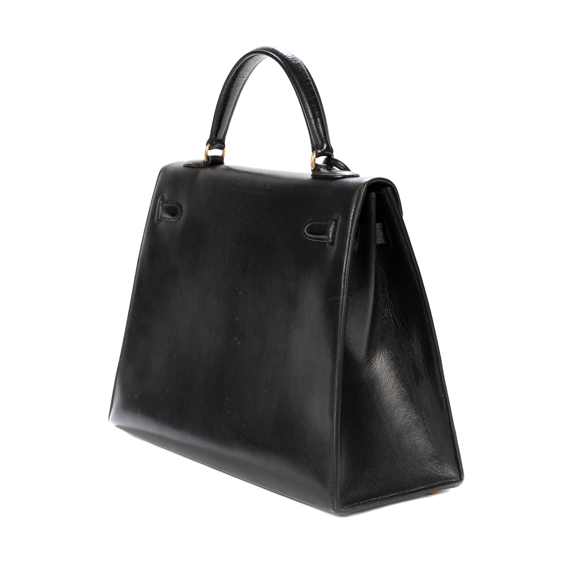 Hermès Kelly 32 sellier in black calfskin with gold hardware! In Good Condition In Paris, IDF