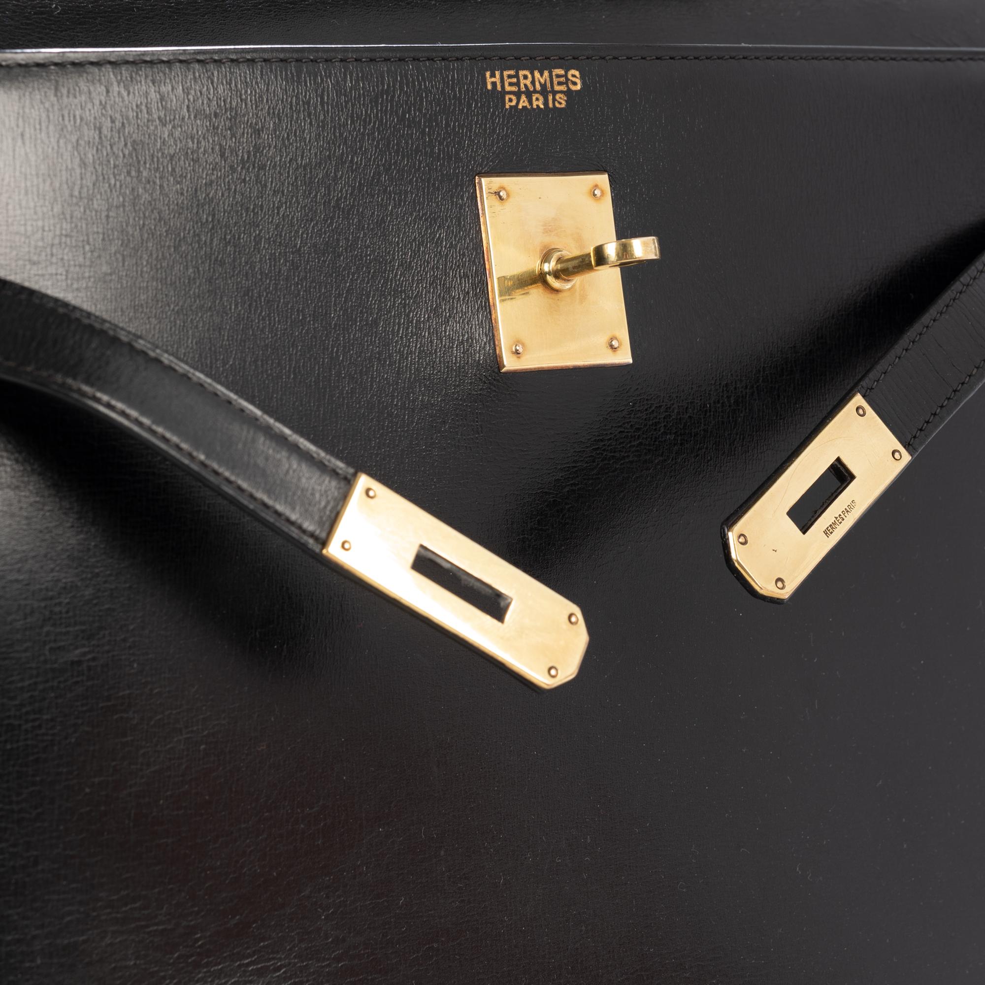Women's Hermès Kelly 32 sellier in black calfskin with gold hardware!