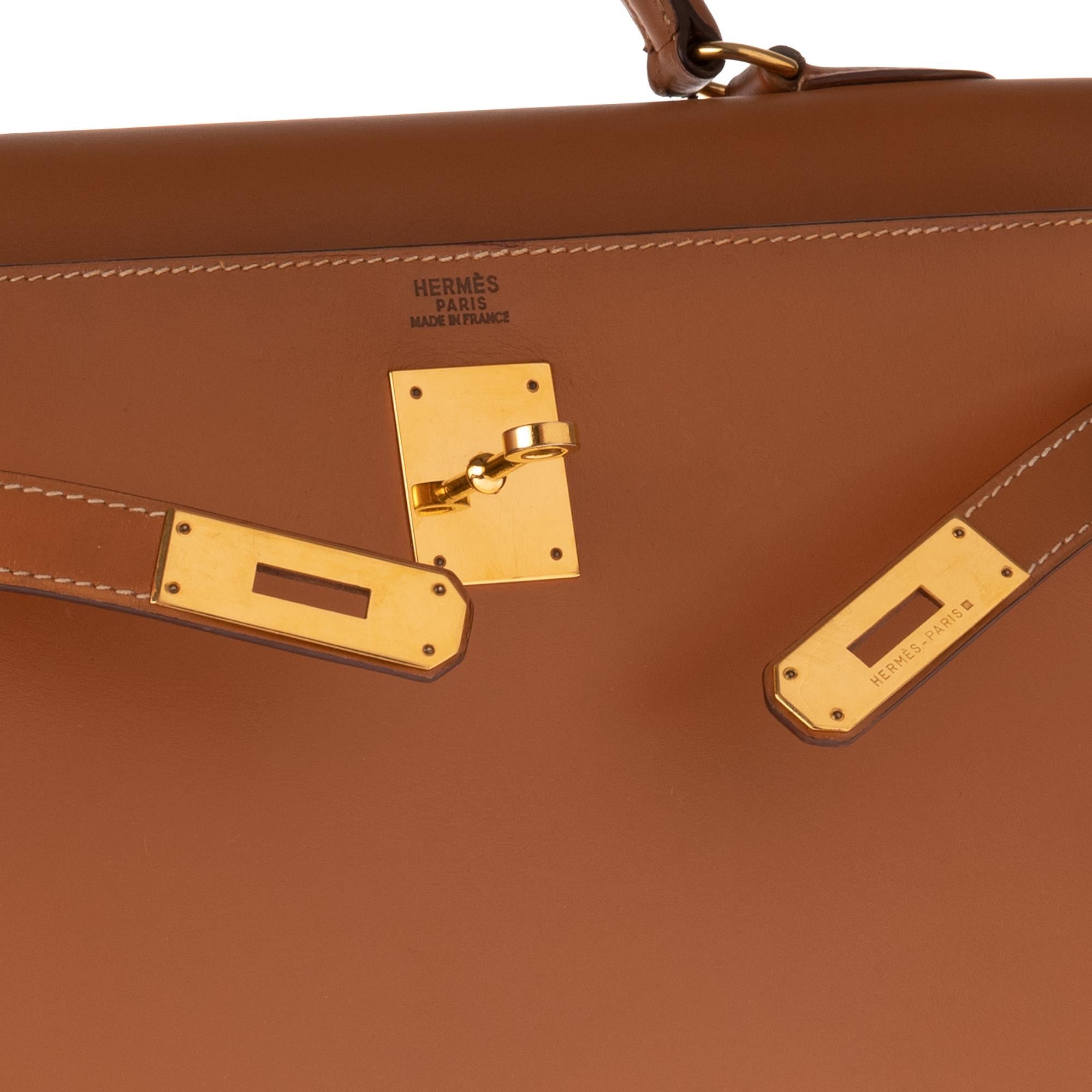 Hermès Kelly 32 sellier in Chamonix Gold leather with strap and Gold hardware ! In Good Condition In Paris, IDF